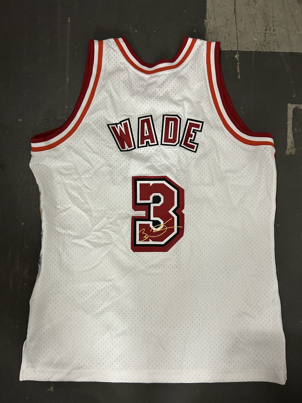Mitchell & Ness Mitchell And Ness Dwayne Wade Miami Heat “Legacy” Jersey Size US L / EU 52-54 / 3 - 2 Thumbnail