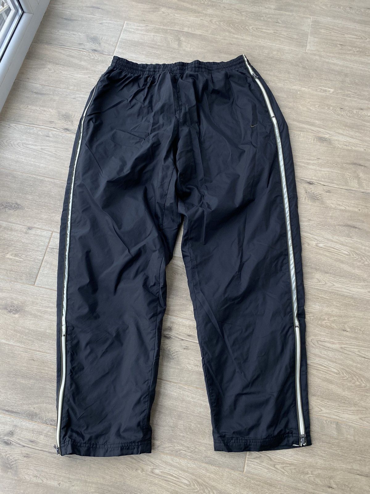 Nike Vintage Nike Nylon Baggy Sweatpants Size US 37 - 4 Thumbnail