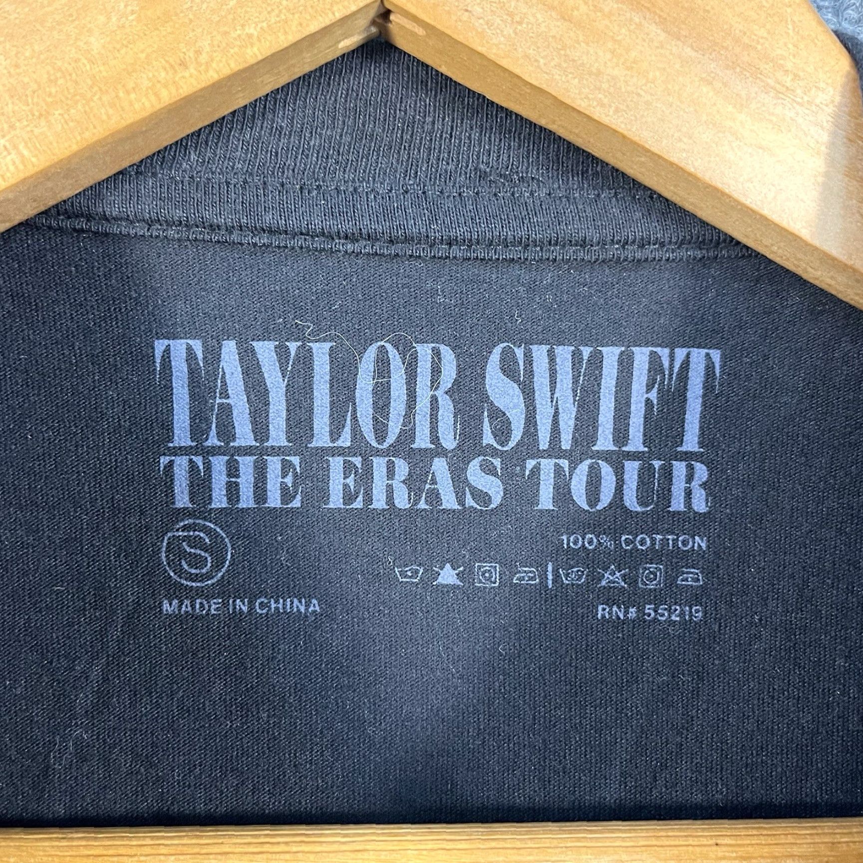Vintage Taylor Swift The Eras Tour US Dates Official Concert Merch Black T-shirt Small Size S / US 4 / IT 40 - 4 Thumbnail