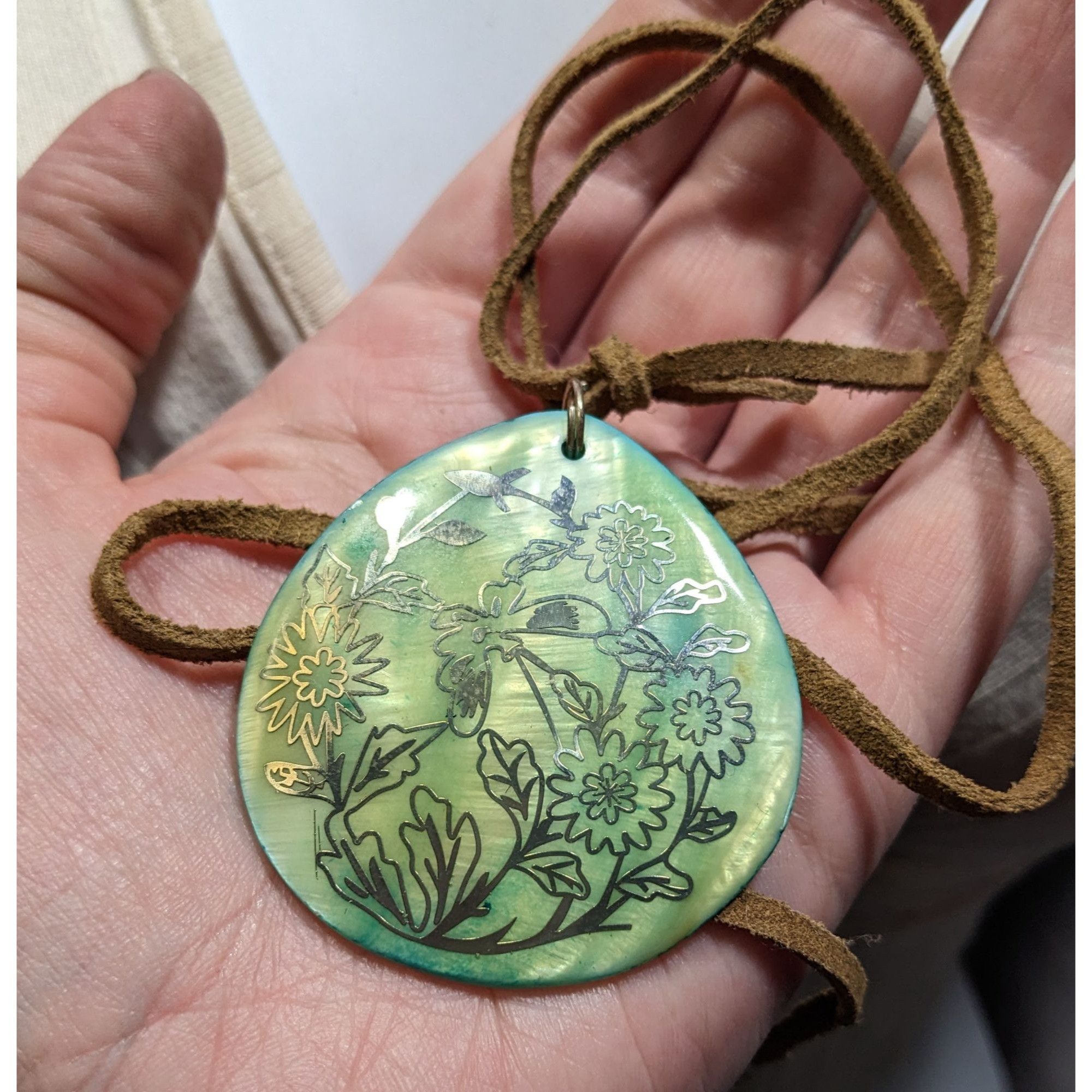 Handmade Handmade Floral Shell Pendant Necklace With Suede Cord Size ONE SIZE - 5 Thumbnail