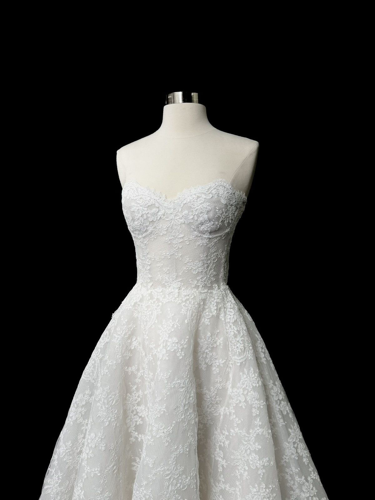 Other Preloved US 4 Anna Augusta French corded lace Bridal Gown Size S / US 4 / IT 40 - 2 Thumbnail