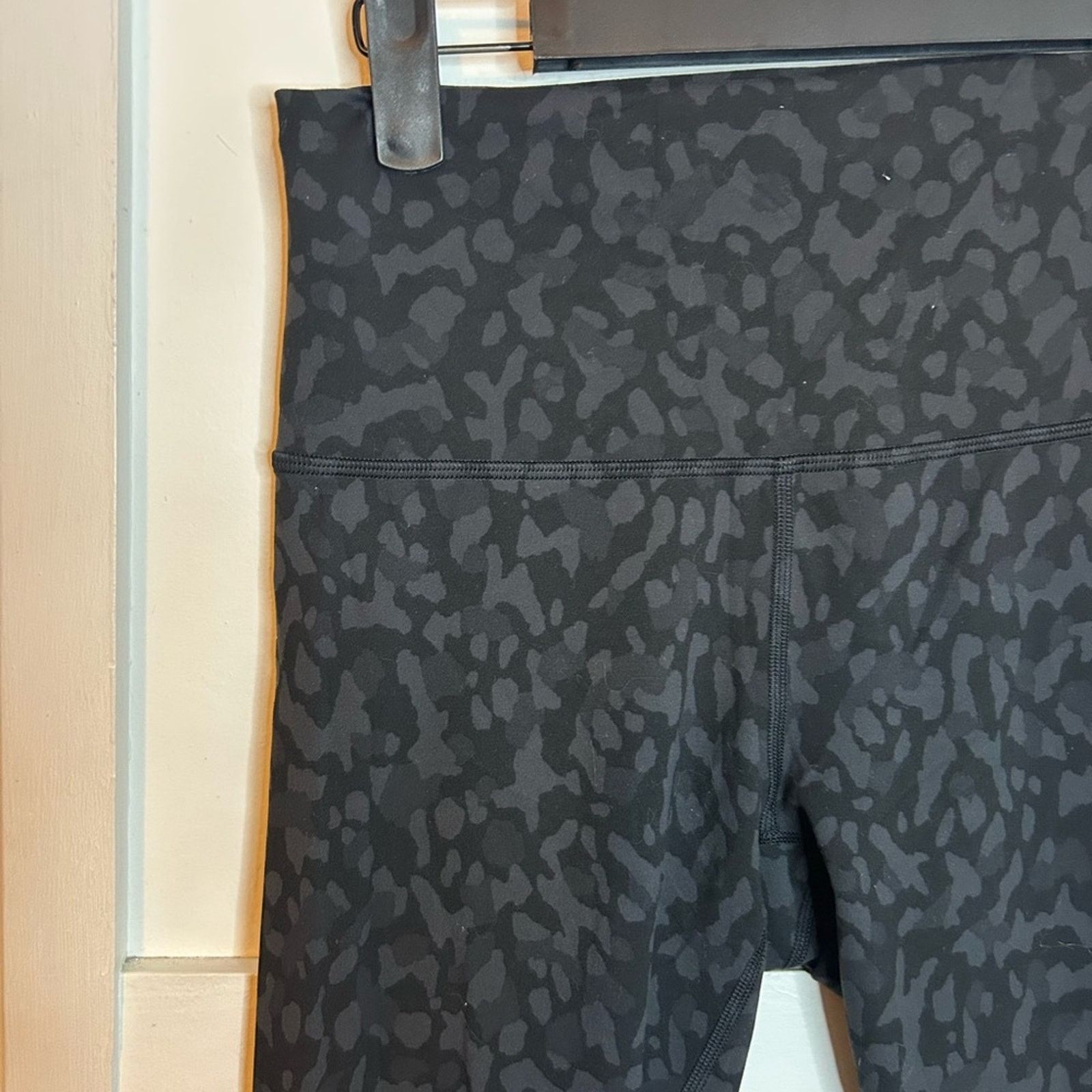 Lululemon Lululemon Hideaway Deep Camo Wunder Train High Rise Tight Size 28" / US 6 / IT 42 - 4 Thumbnail