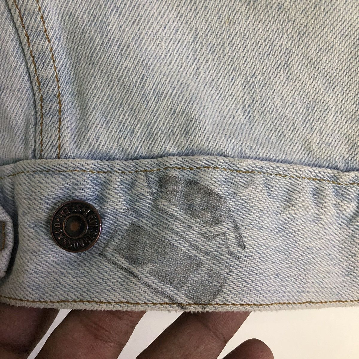 Levi's × Vintage Vintage Levis Light Wash Denim Trucker Jacket Size US S / EU 44-46 / 1 - 12 Thumbnail