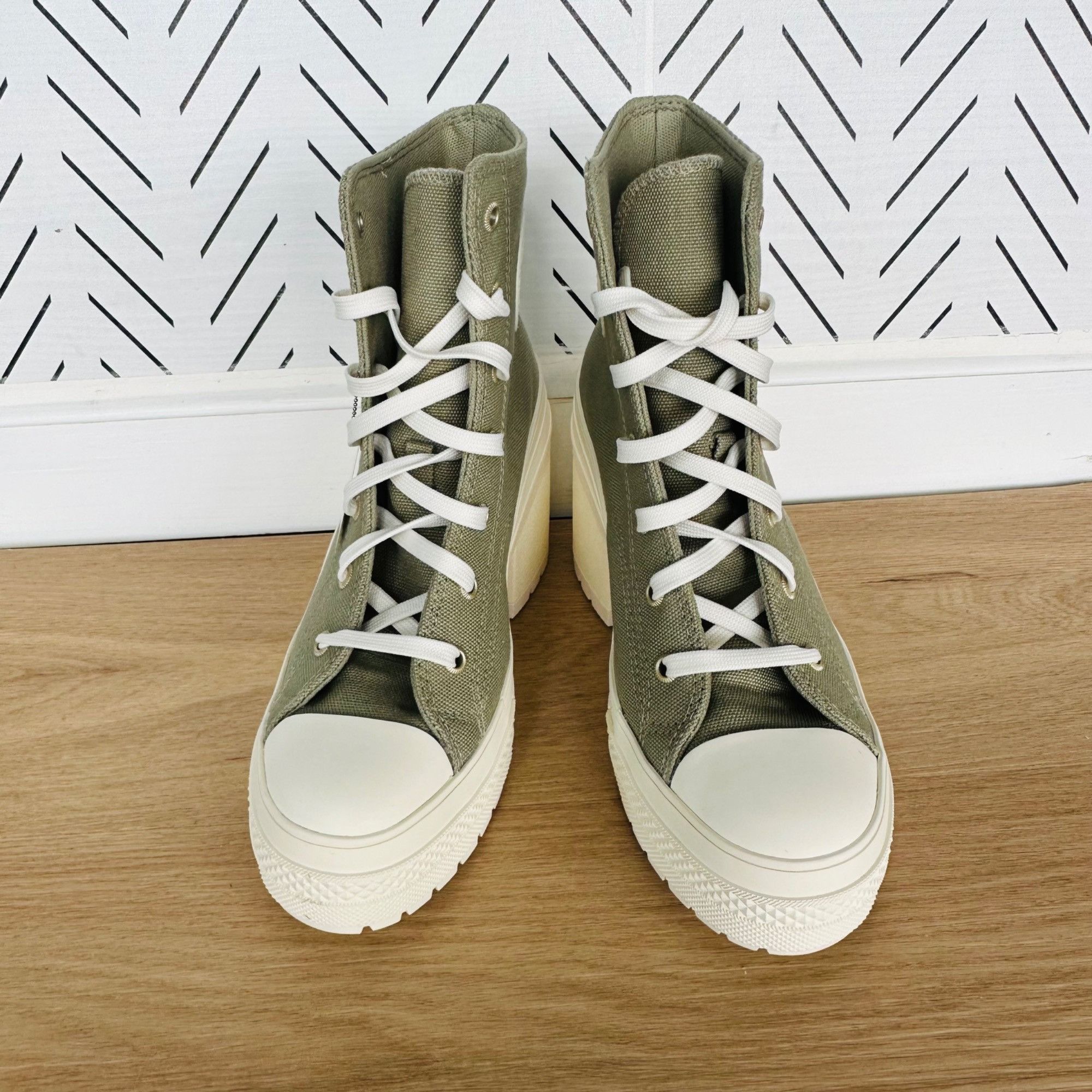 Converse ❤️Converse Chuck 70 De Luxe High Heel Green Platform Size 5. Size US 5.5 / EU 38 - 3 Thumbnail