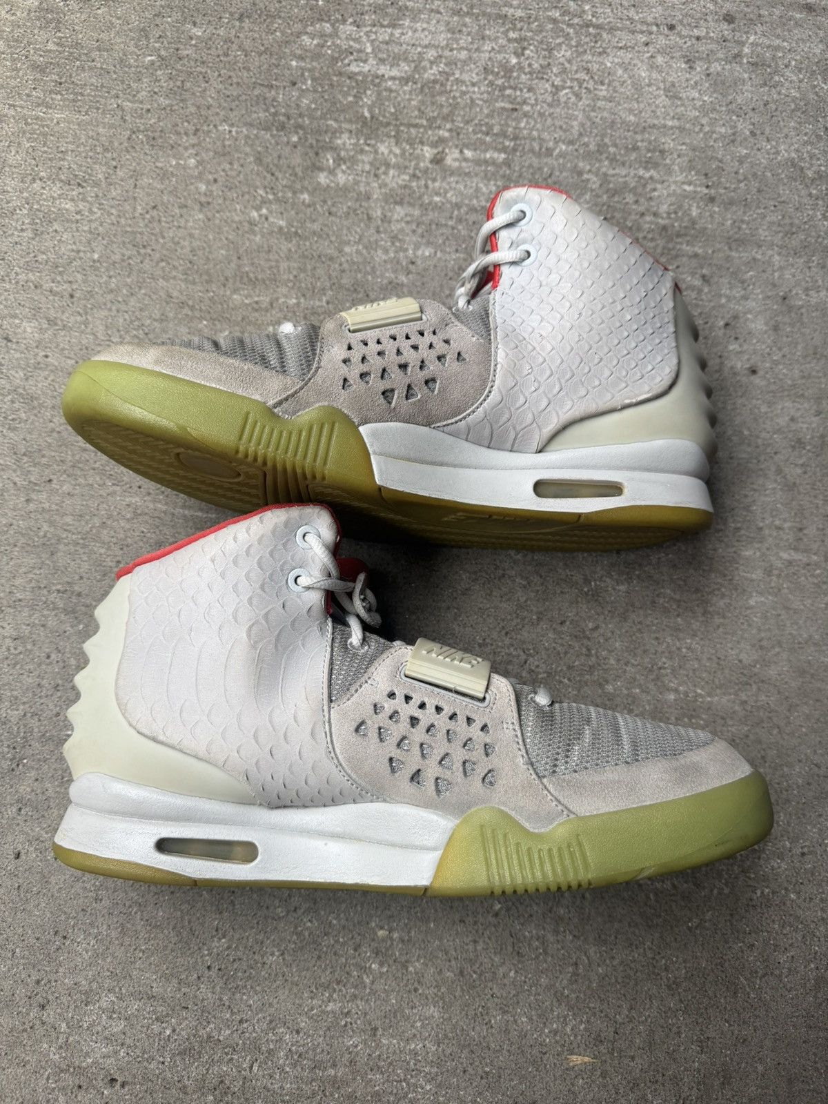 Kanye West × Nike NIKE AIR YEEZY 2 PURE PLATINUM SOLAR RED KANYE SIZE 11 Size US 11 / EU 44 - 2 Thumbnail