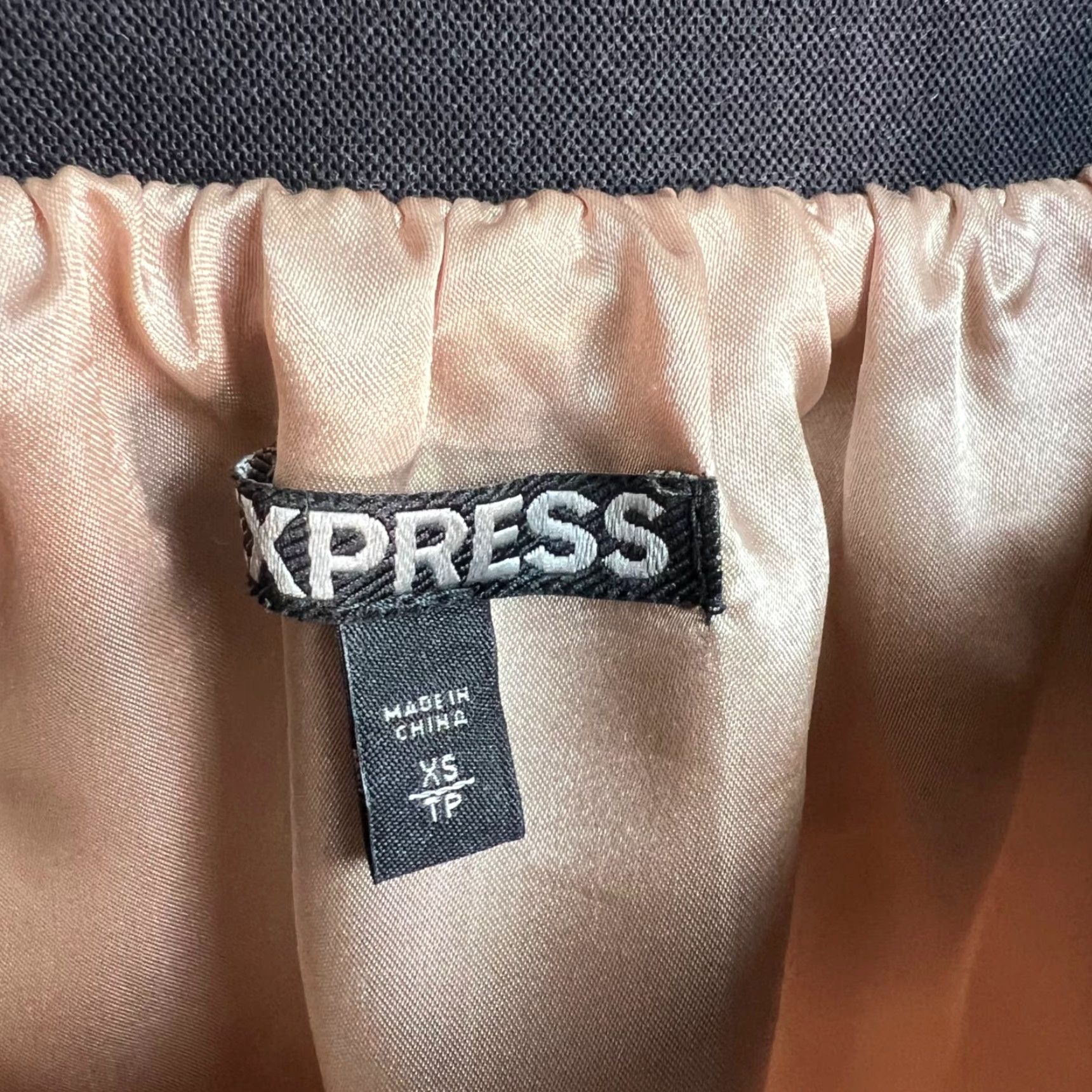 Express VINTAGE Express Skirt XS Black Lace Overlay Beige Lining Polyester Elastic Waist Womens Size 26" / US 2 / IT 38 - 3 Thumbnail