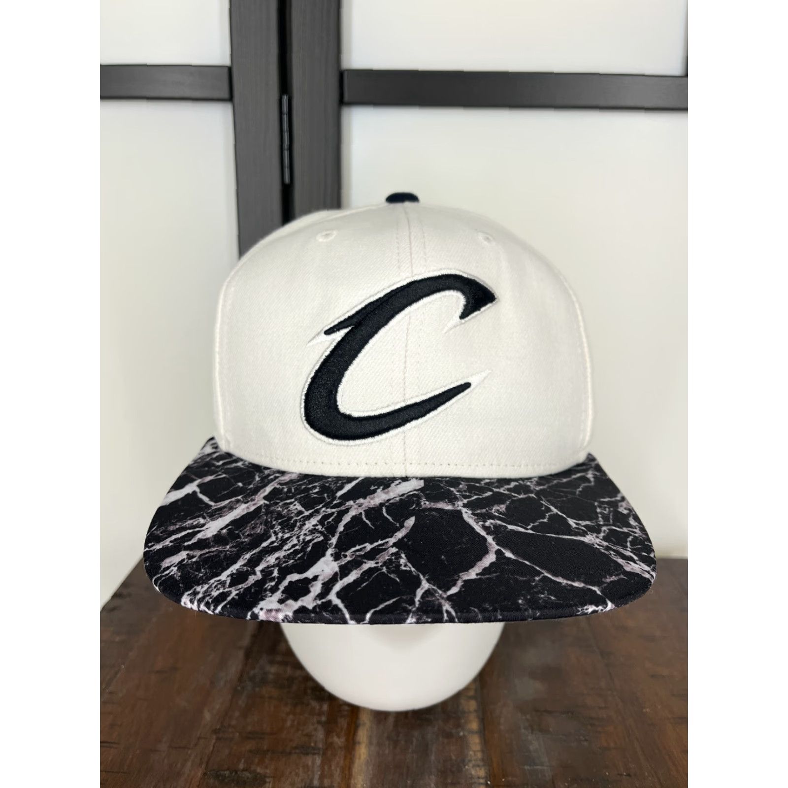 Adidas VINTAGE Adidas Cleveland Cavaliers Hat Cap Snap Back Adult One Size White Wool Blend Acrylic Twill Logo Adjustable Men Hats Men Size ONE SIZE - 2 Thumbnail
