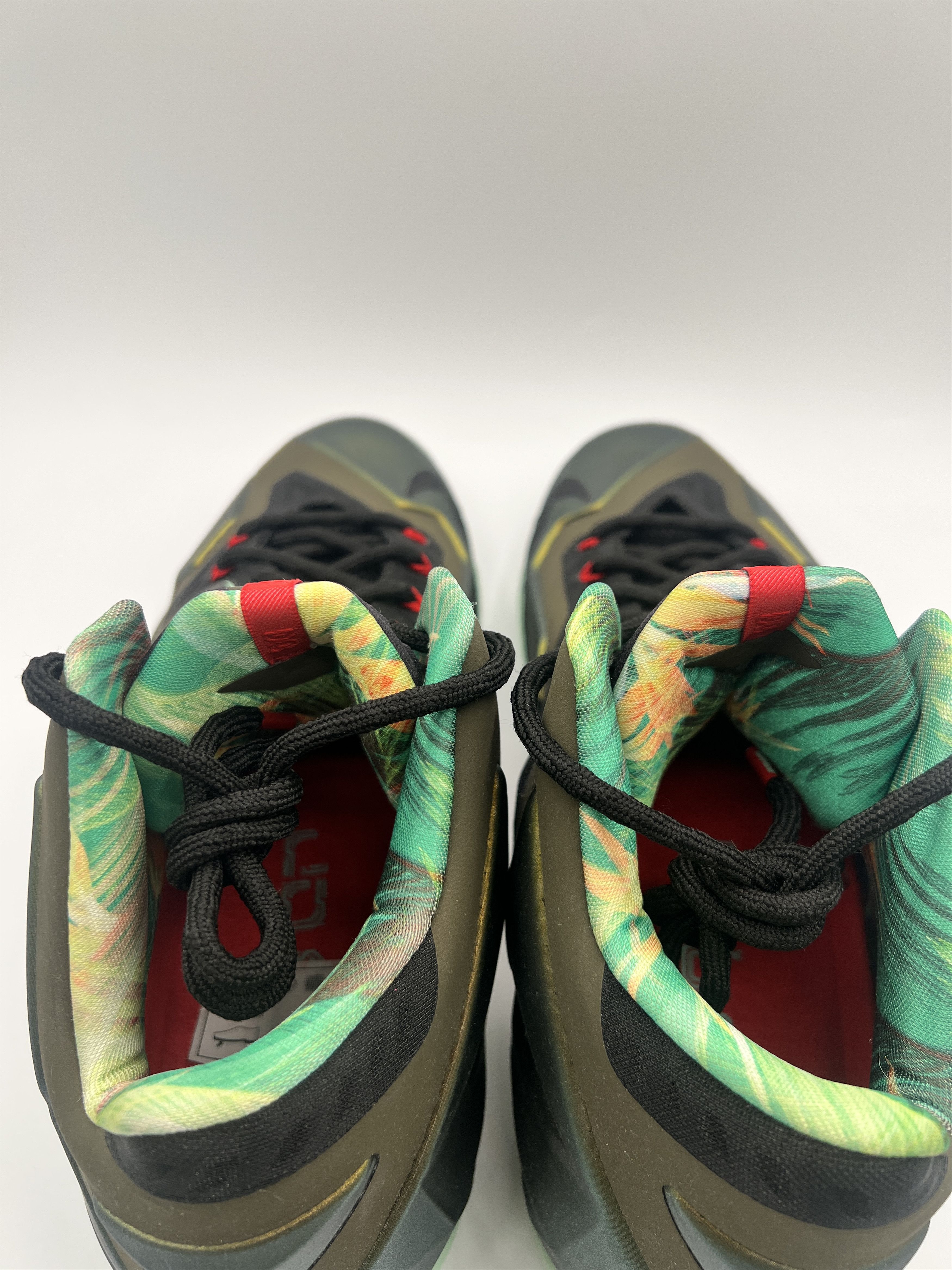 Nike Nike LeBron 11 King's Pride Size US 13 / EU 46 - 4 Thumbnail