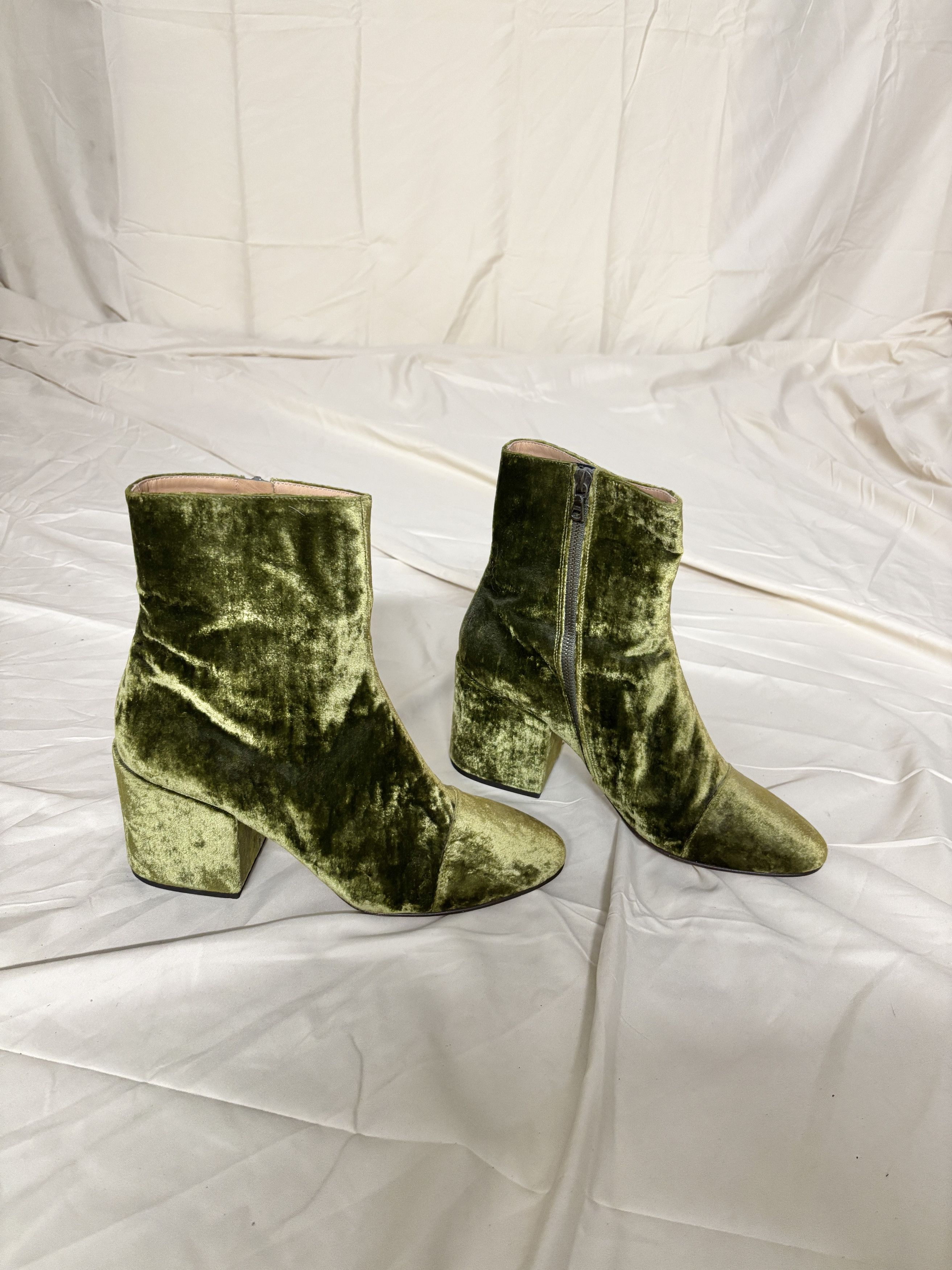 Dries Van Noten Dries Van Noten Green Velvet Ankle Boots, Runway A/W15 Size US 10 / IT 40 - 6 Thumbnail