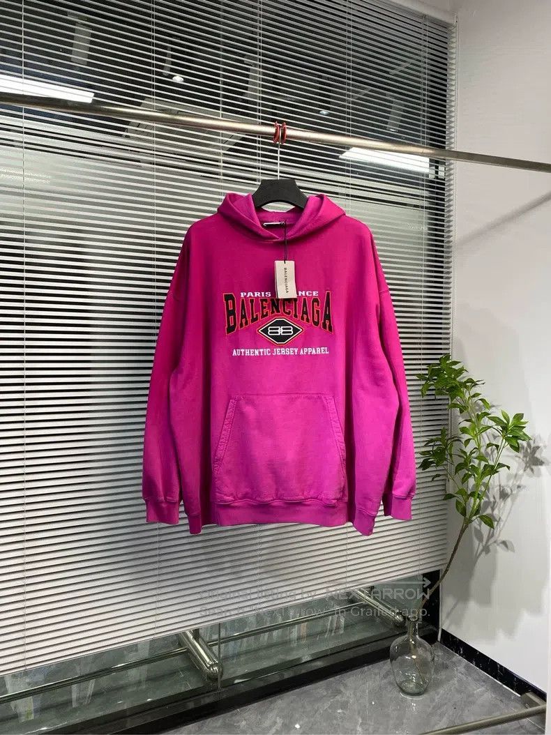 Balenciaga Balenciaga Hoodie double B Batman embroidery logo magenta Size US M / EU 48-50 / 2 - 1 Thumbnail