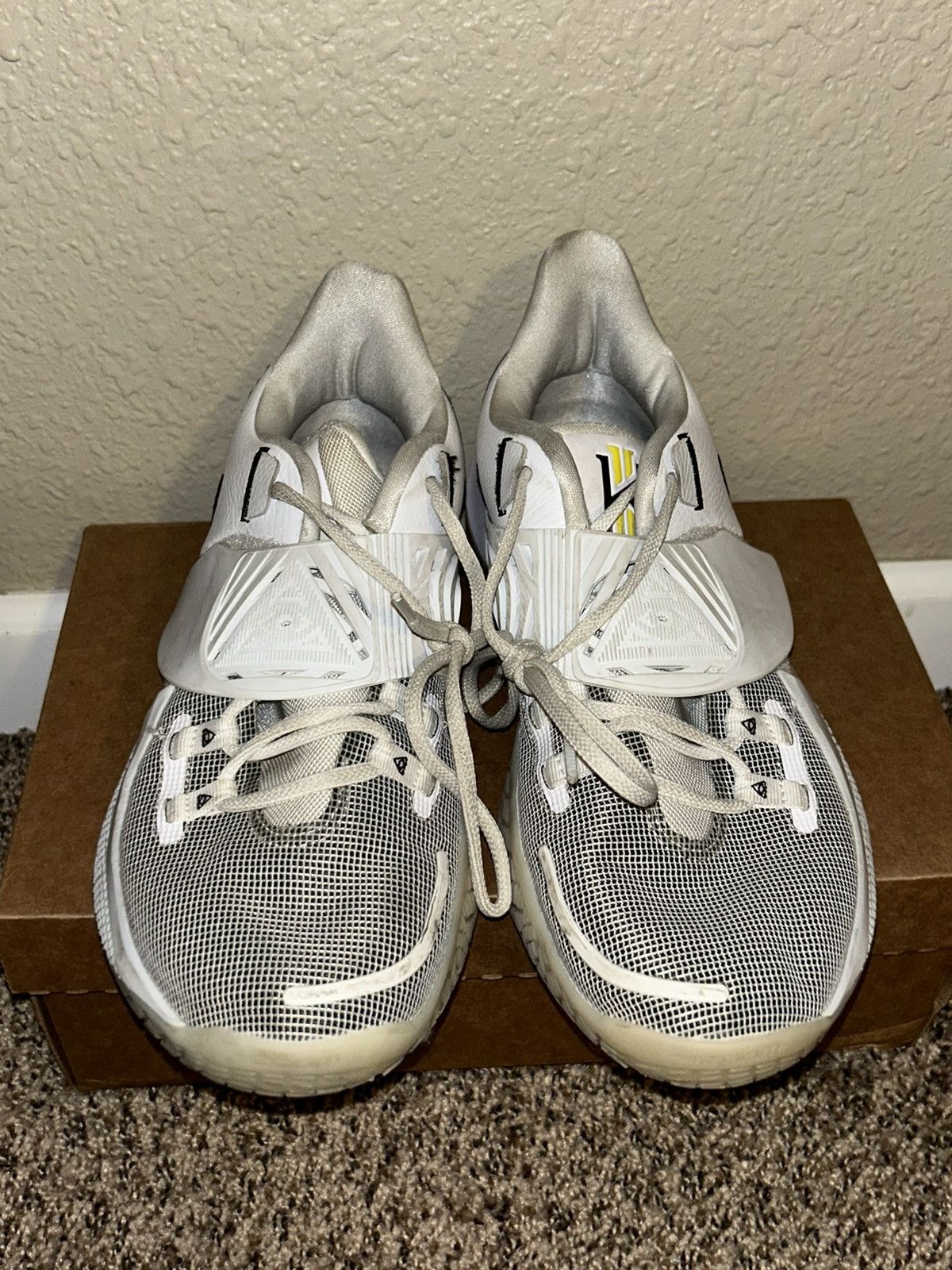 Nike Nike Kyrie Low 3 Eclipse Size US 10.5 / EU 43-44 - 2 Thumbnail