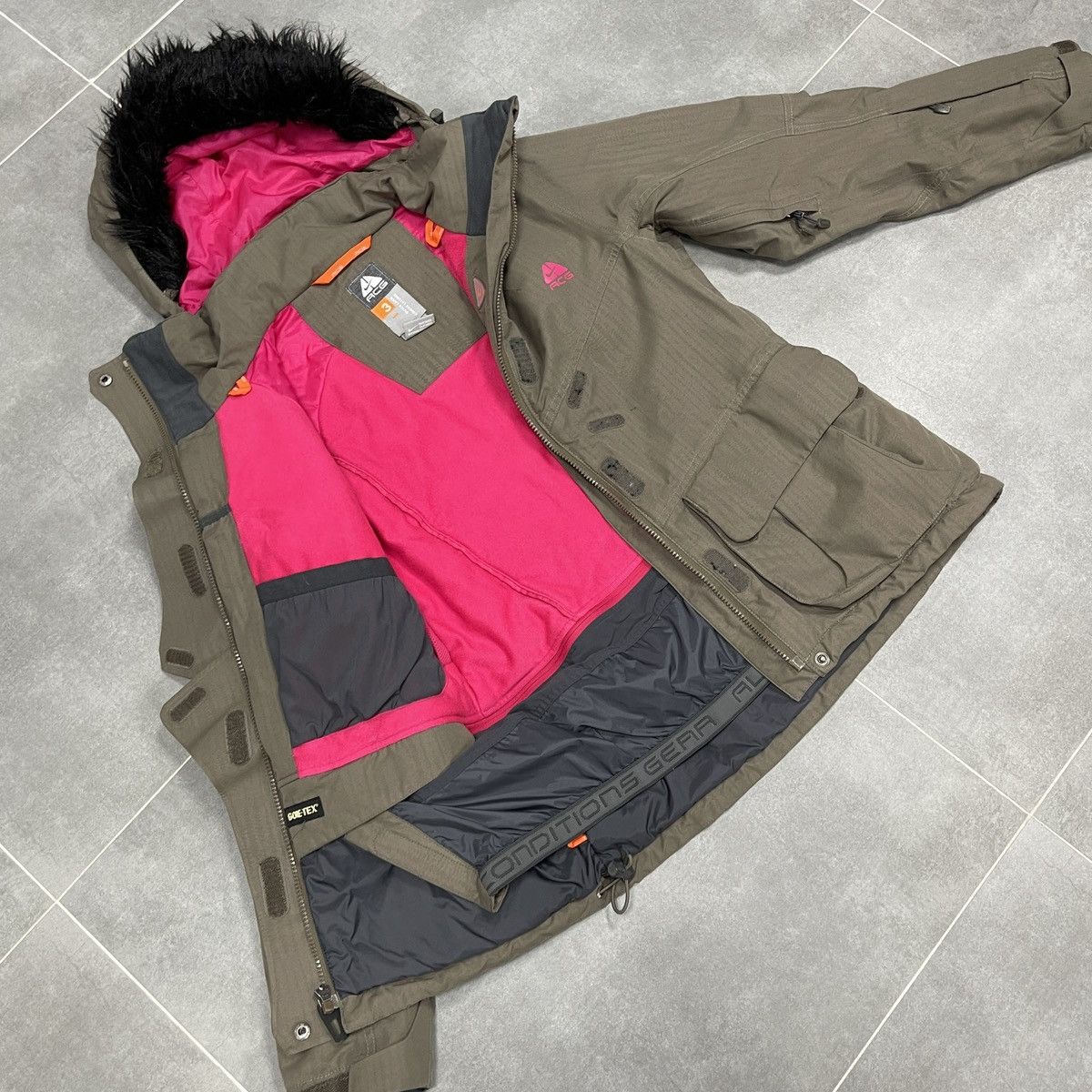 Nike ACG × Vintage Vintage Nike ACG Women Gore-Tex Puffer Snow Ski Jacket S Size S / US 4 / IT 40 - 12 Thumbnail