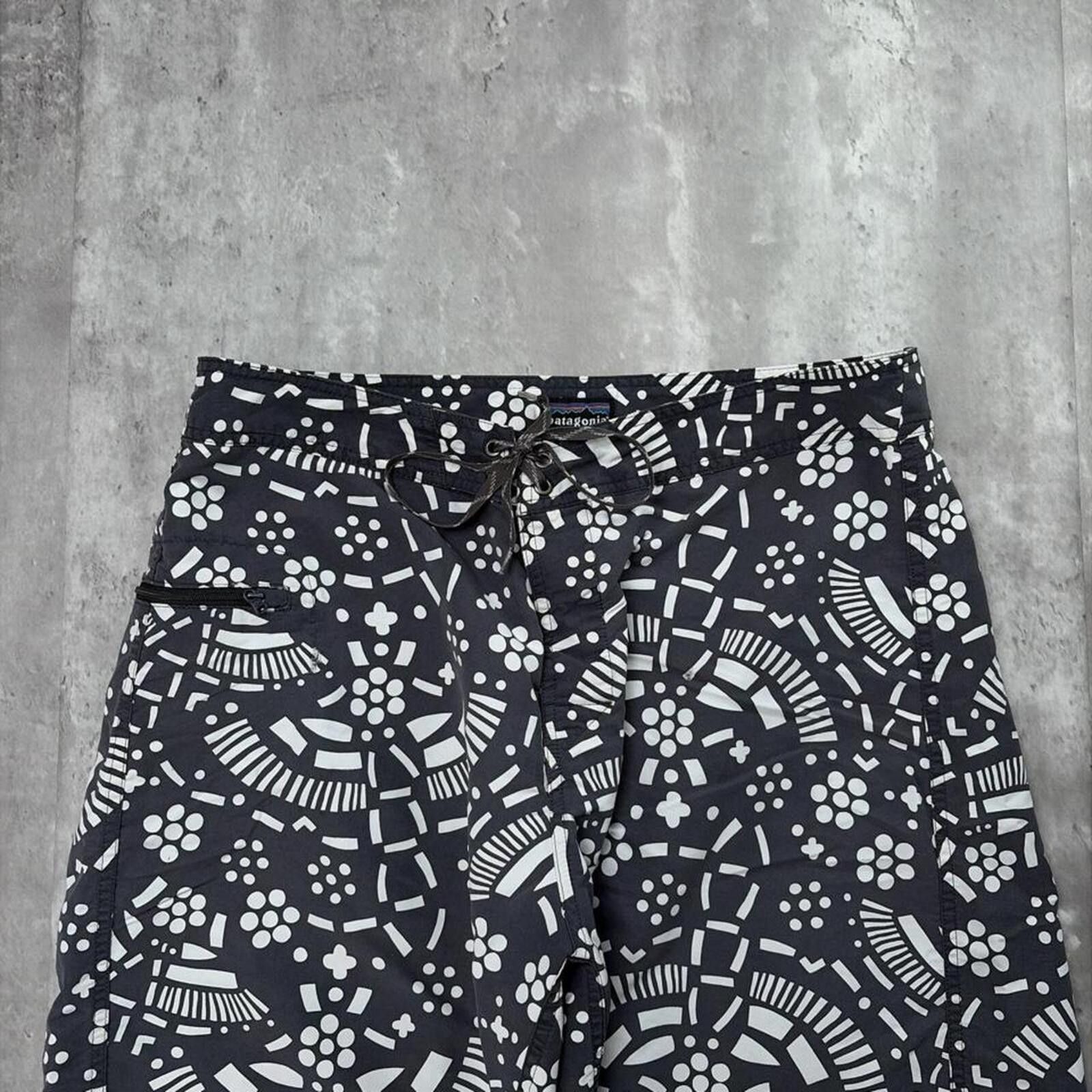 Patagonia Vintage Black Patagonia Surf Aztec Floral Baggy Board Shorts Size US 36 / EU 52 - 2 Thumbnail