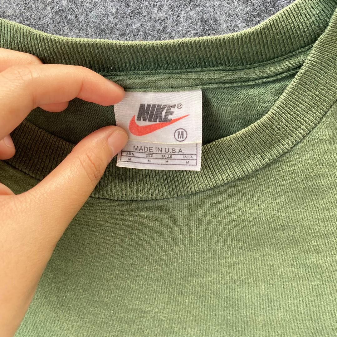Nike Vintage 90s Nike Swoosh Logo Tshirt Size US L / EU 52-54 / 3 - 9 Thumbnail