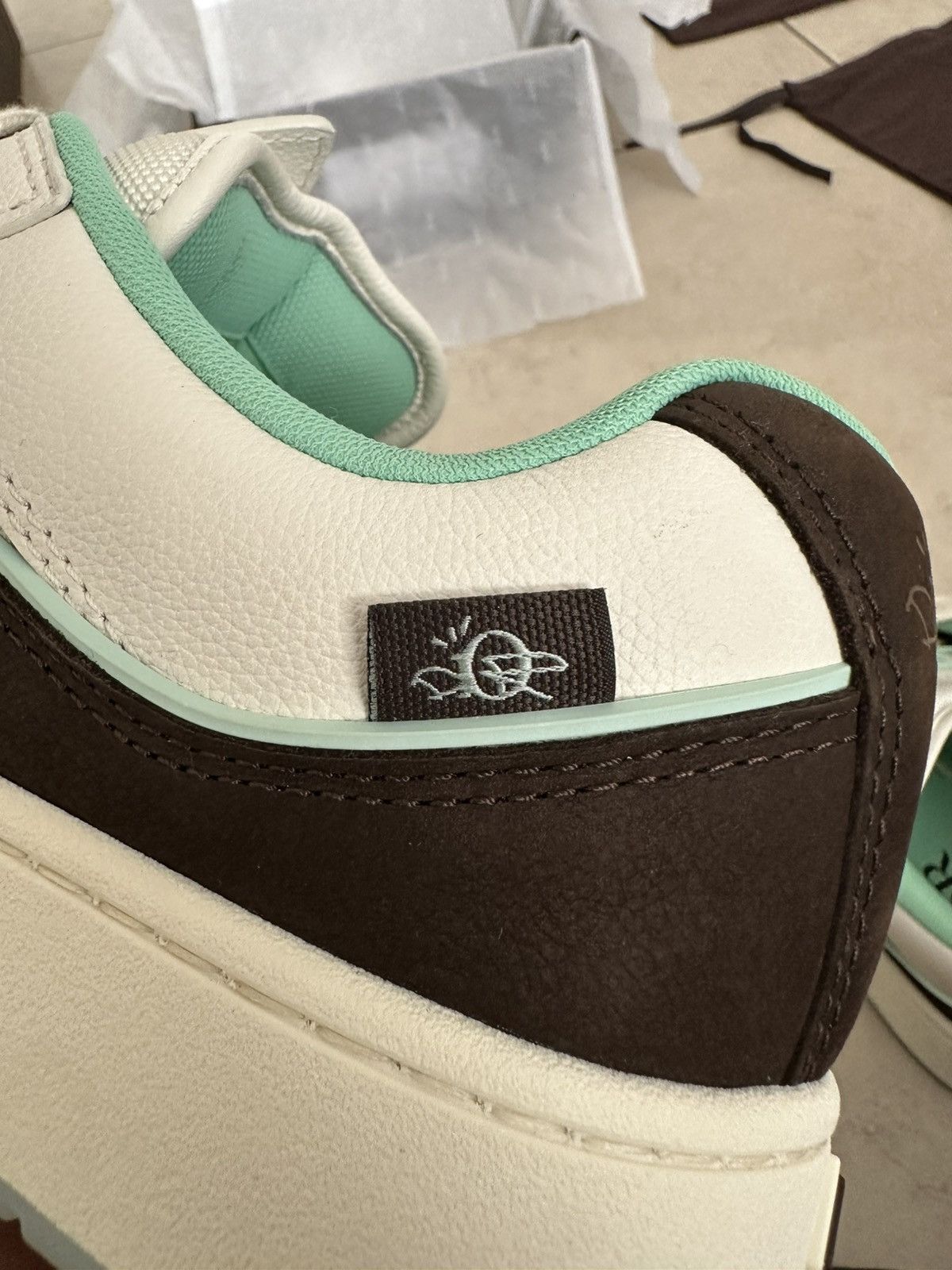 Dior × Travis Scott Travis Scott x Dior B713 Cream Mocha Size US 10.5 / EU 43-44 - 24 Thumbnail