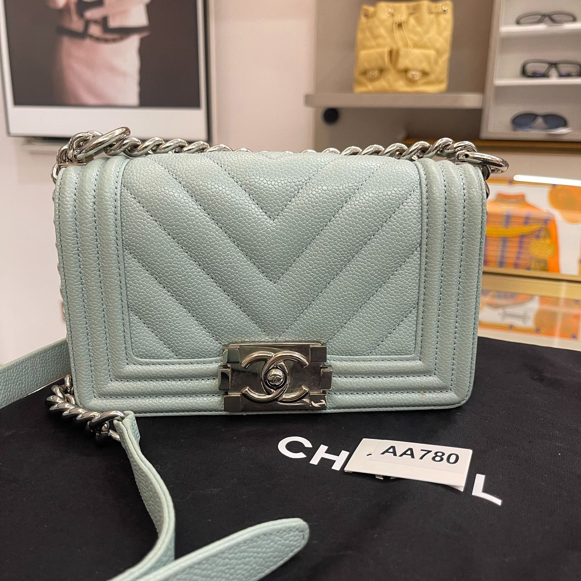 Chanel Pre-loved Bag Very good condition Size ONE SIZE - 1 Thumbnail