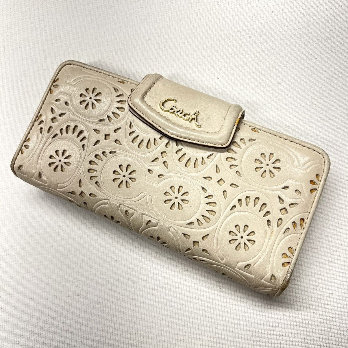 Coach × Vintage Coach Ashley Wallet Ivory Lace Leather Slim Envelope Fold Size ONE SIZE - 1 Thumbnail
