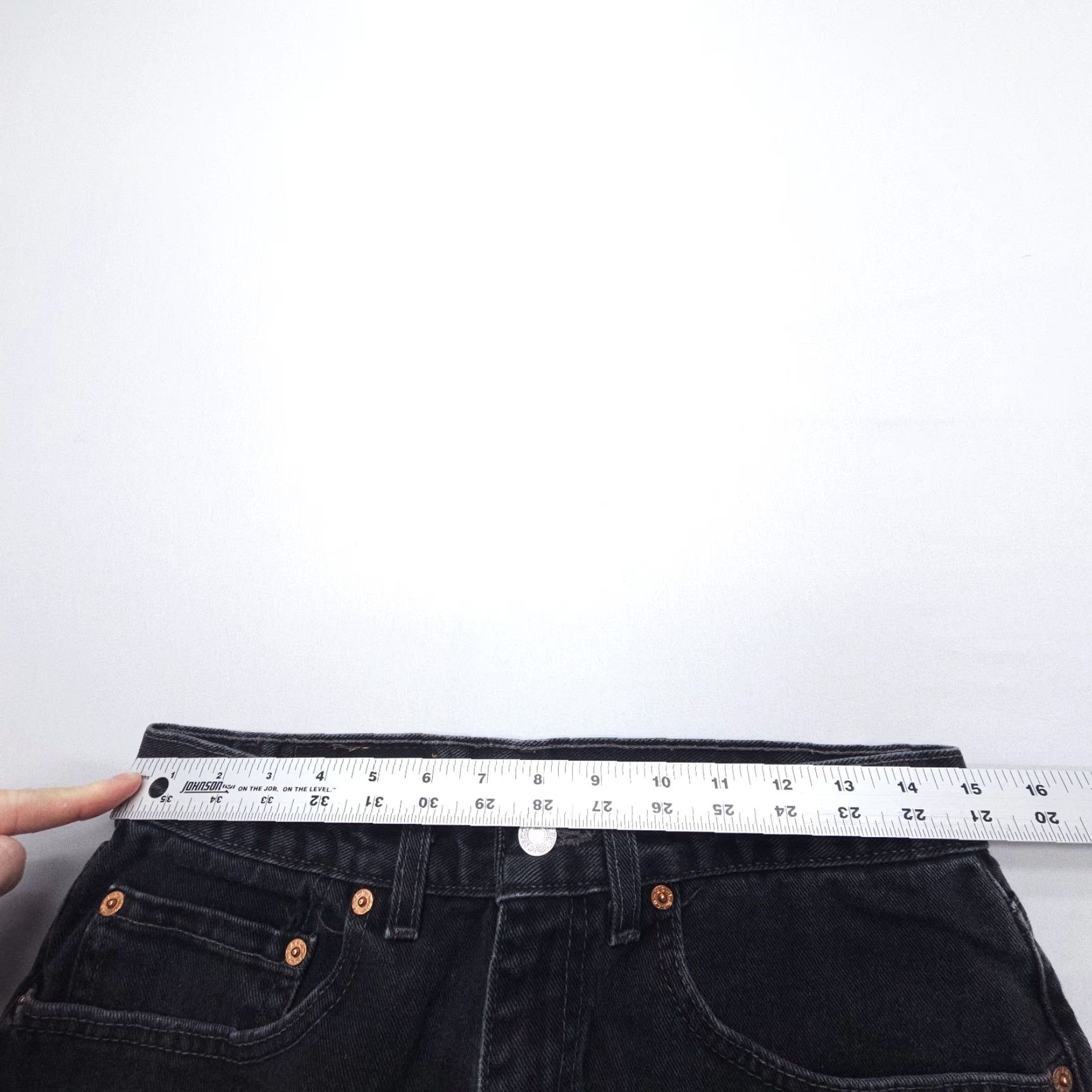 Levi's VINTAGE Levi's 550 Relaxed Tapered Jeans Mens 32 x 32 Black Denim 5-Pocket USA Brand Levi's 500 Series Mod 90s Theme Men’s Size US 32 / EU 48 - 7 Thumbnail