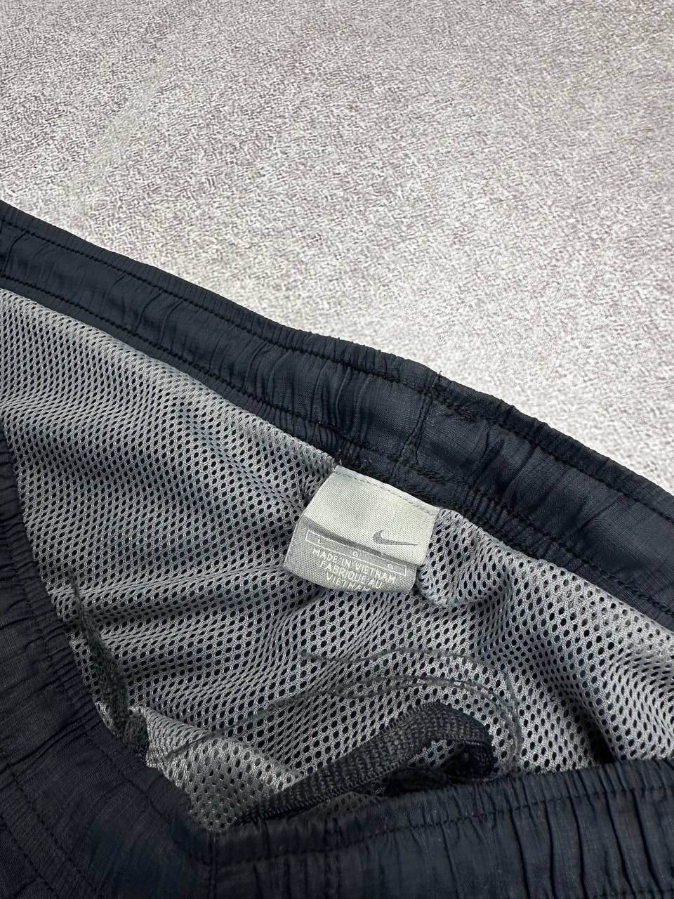 Nike Vintage Nike Swoosh Tn Skepta Style Nylon Shorts Y2K L Size US 34 / EU 50 - 7 Thumbnail