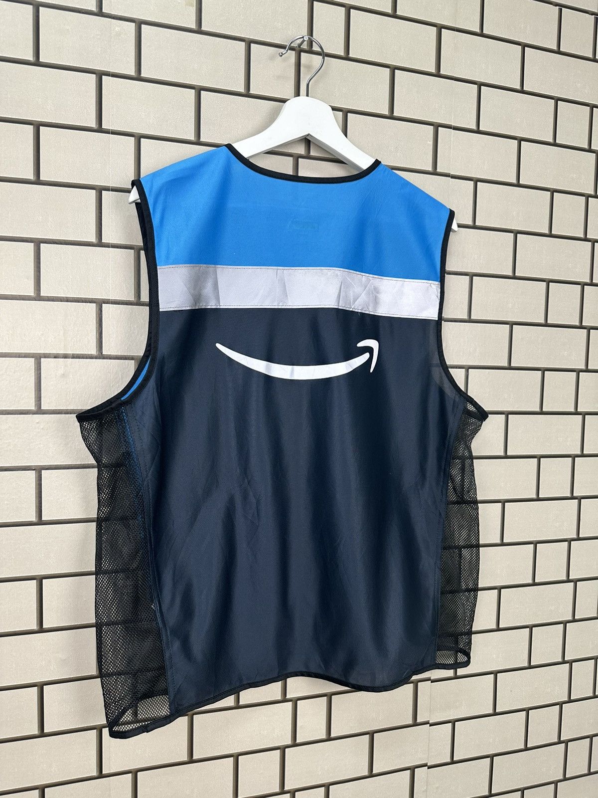 Other Amazon Employee Delivery Driver Reflective Work Vest M/L Size US M / EU 48-50 / 2 - 7 Thumbnail