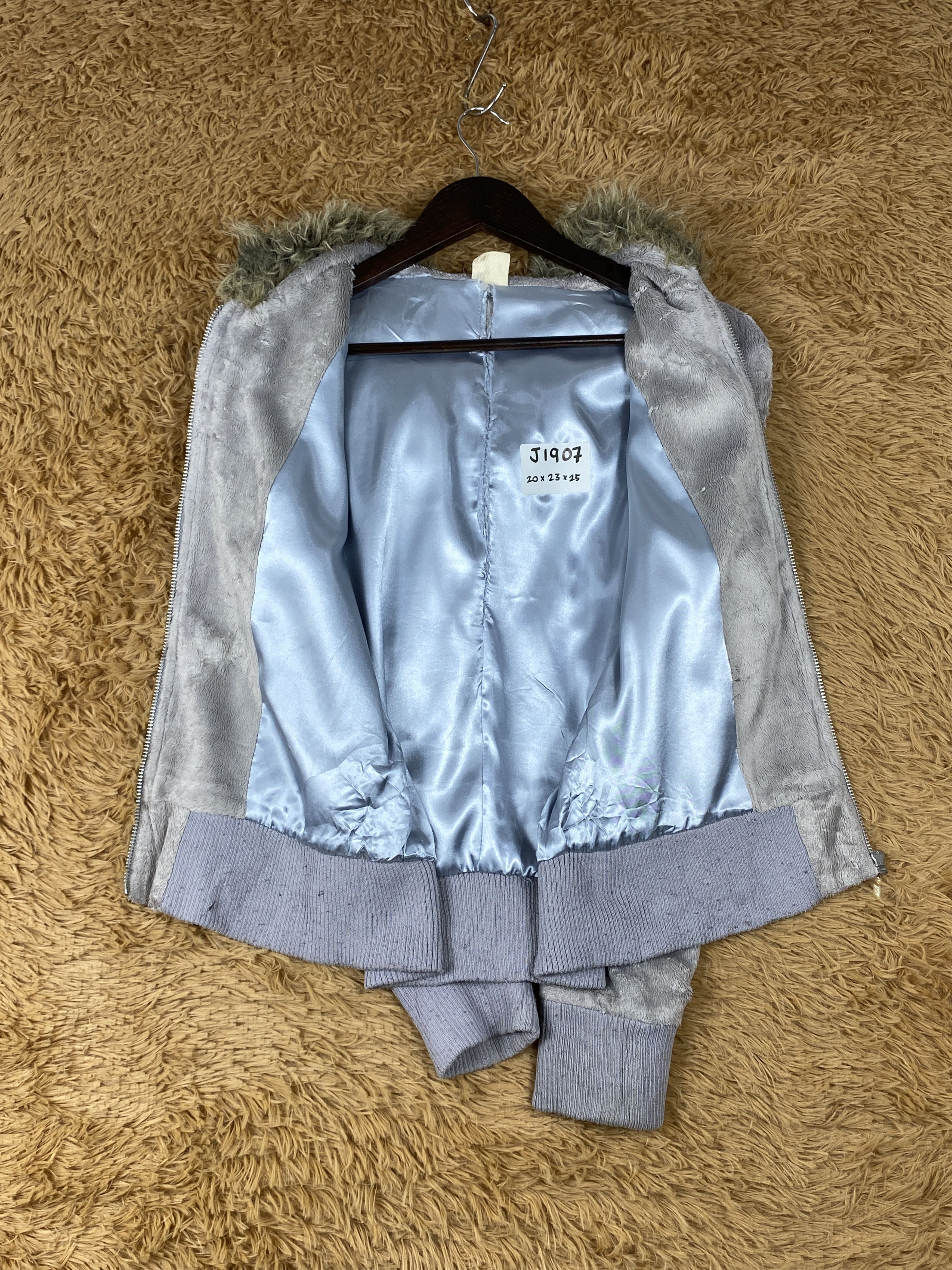 Japanese Brand Vintage Japanese Brand Hoodie Fleece Jacket J1907 Size US S / EU 44-46 / 1 - 6 Thumbnail