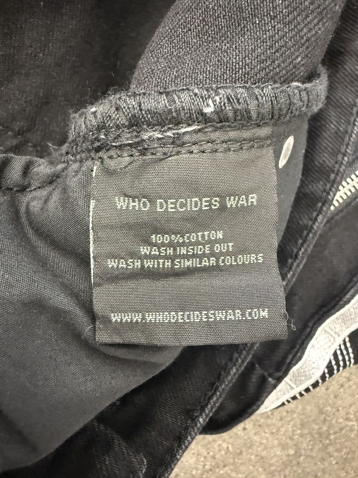 Who Decides War Who Decides War Side Embroidery Short Size US 38 / EU 54 - 4 Thumbnail