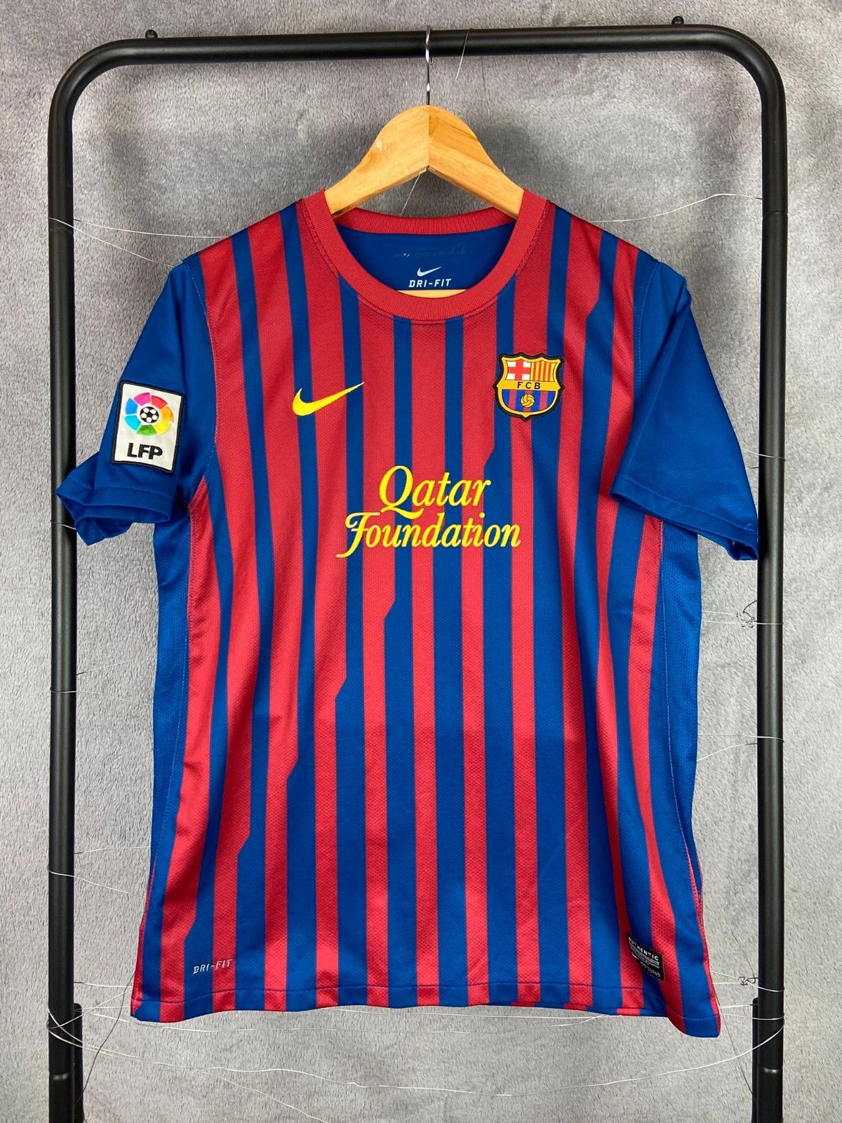 Nike FC Barcelona jersey vintage football shirt rare sponsor Size US S / EU 44-46 / 1 - 1 Thumbnail