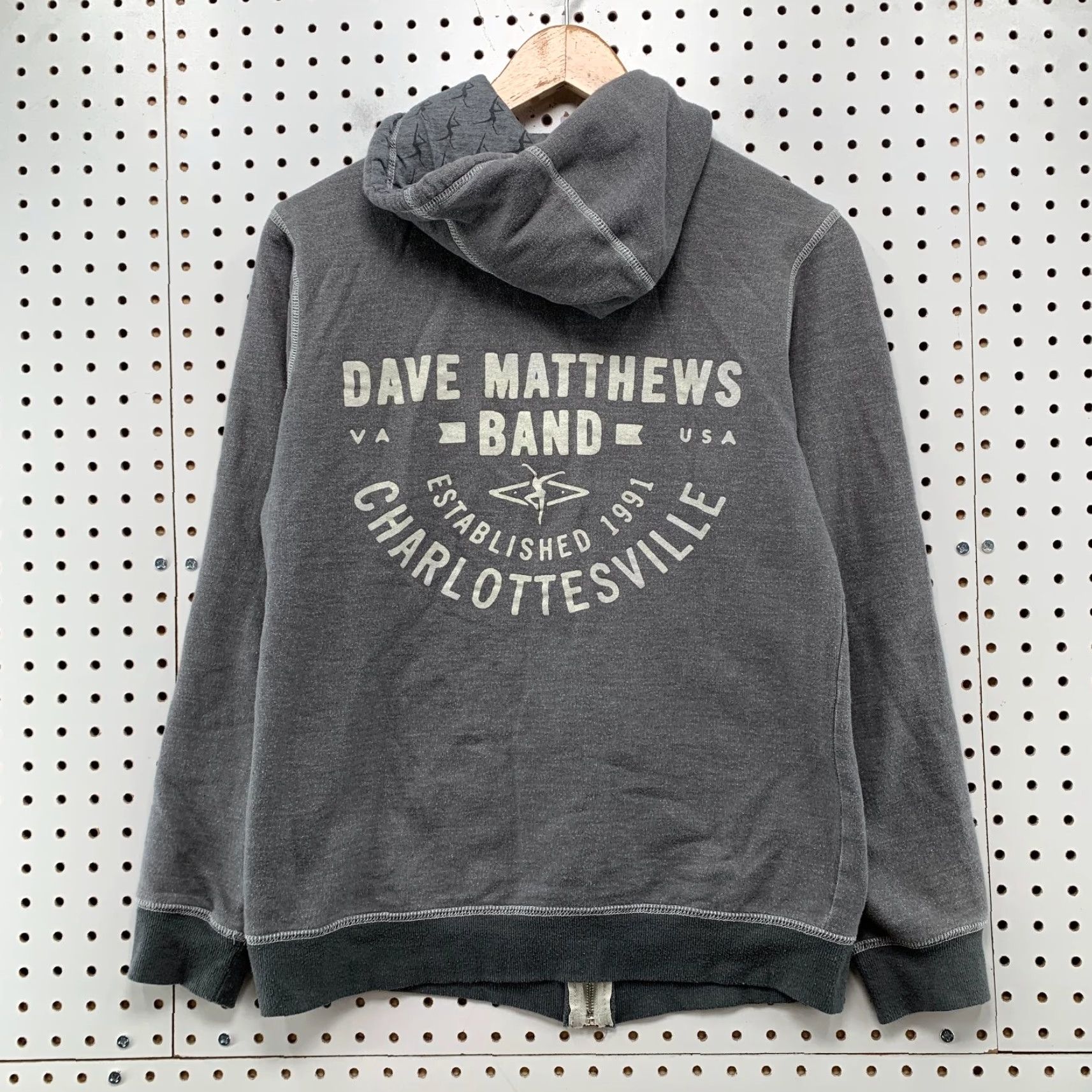 Vintage VINTAGE Dave Matthews Band Hoodie Sweatshirt Mens S Gray Music Charlottesville Size US S / EU 44-46 / 1 - 2 Thumbnail
