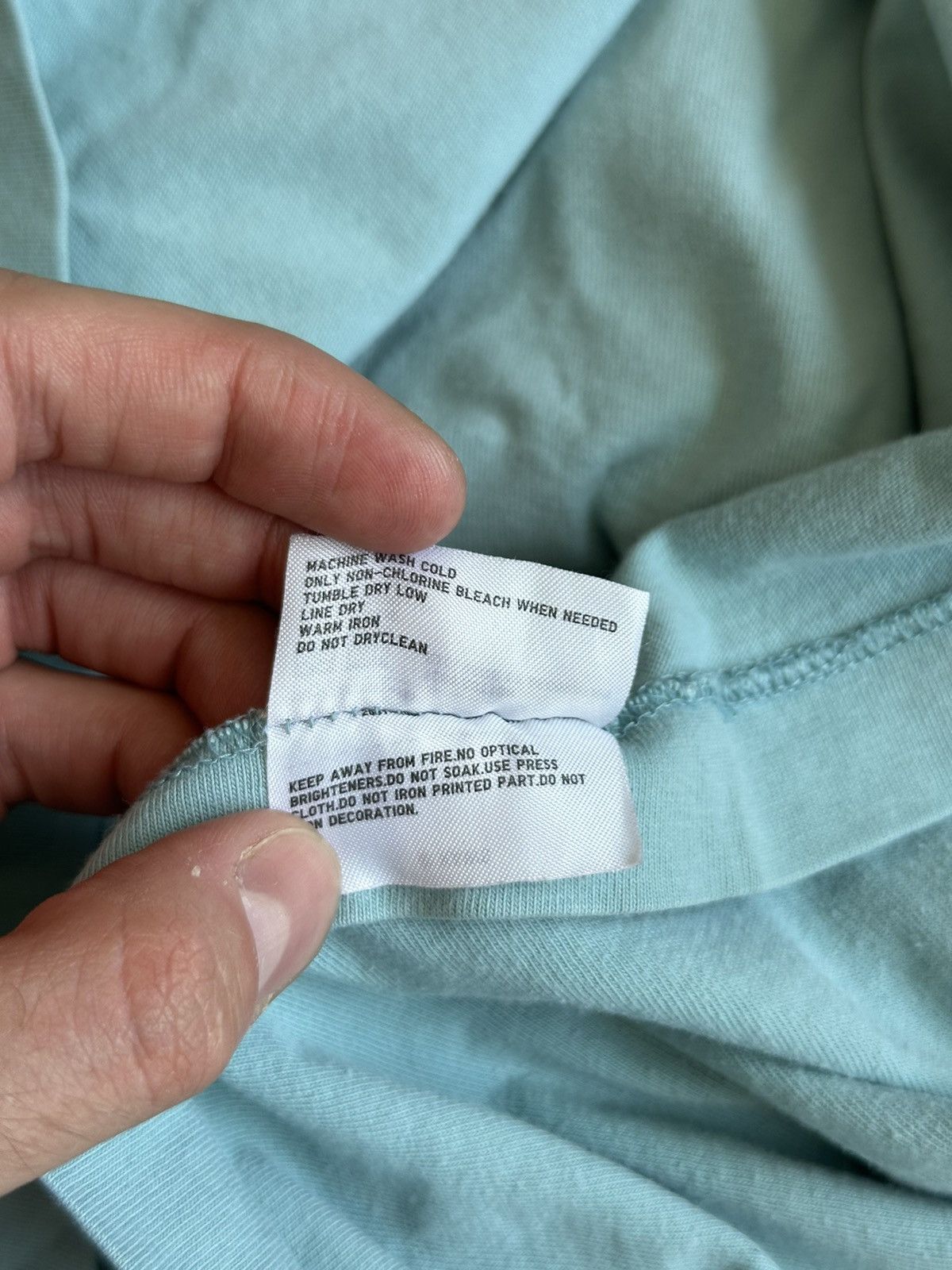 Kaws × Uniqlo Kaws Uniglo t-shirt size L Size US L / EU 52-54 / 3 - 6 Thumbnail