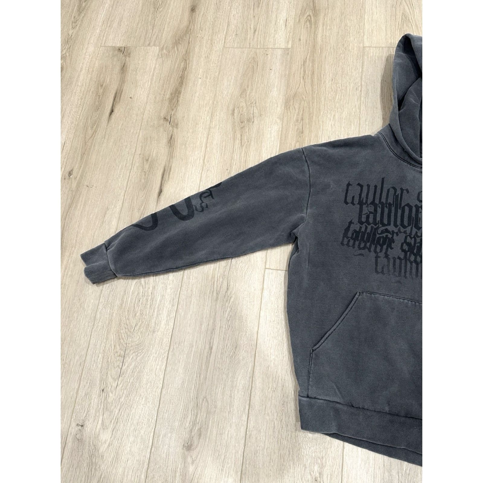 Vintage Taylor Swift Reputation Hoodie XS/S Gray Pullover Long Sleeve Unisex Adults Size XS / US 0-2 / IT 36-38 - 4 Thumbnail