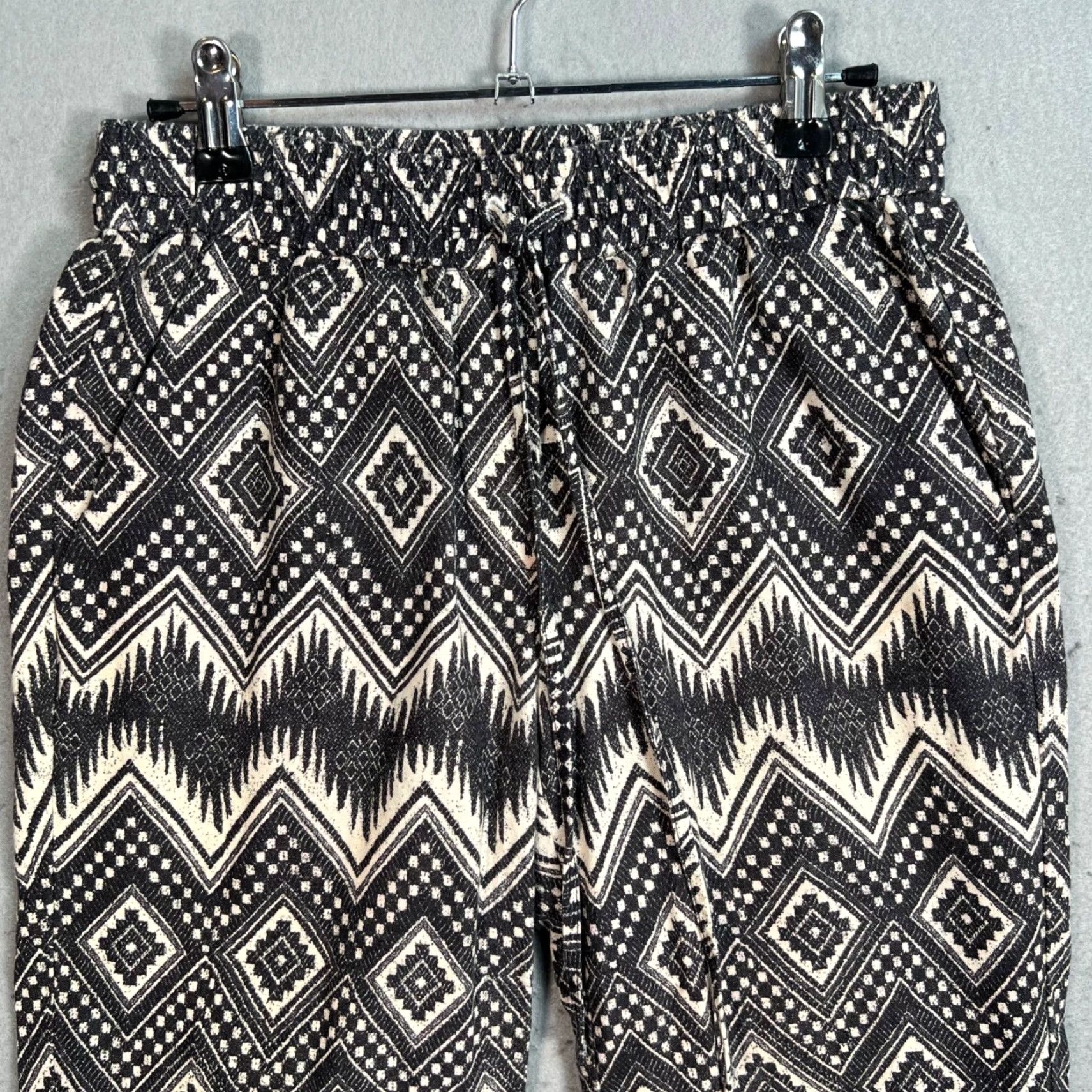 J.Crew VINTAGE J. Crew Womens Black & White Tribal Print Elastic Waist Pants Lightweight Pants Women 0 Black Ankle High Rise Straight 24.5in Inseam Womens Size 25" / US 0 / IT 36 - 4 Thumbnail