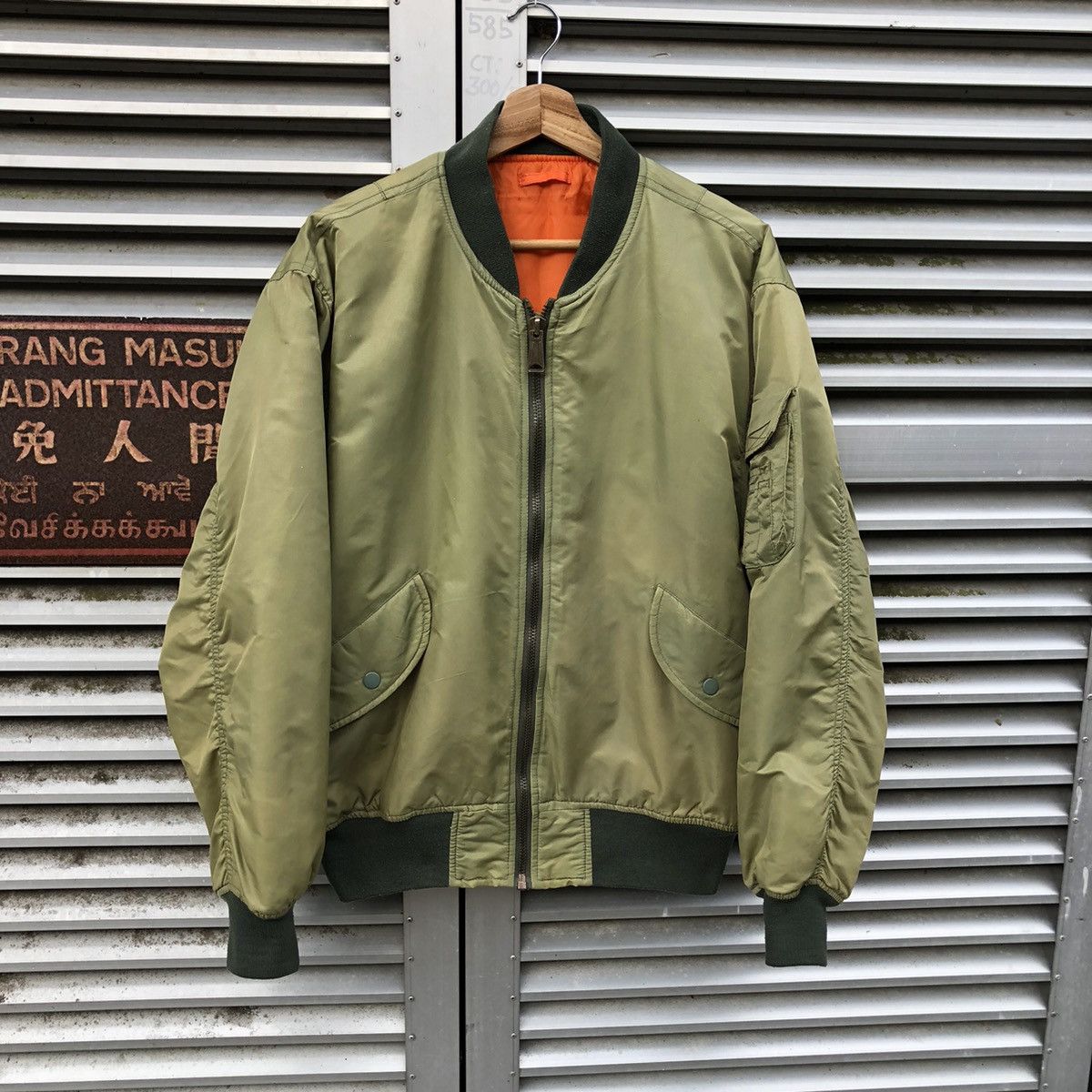 Vintage Vintage Sun Faded Ma-1 Bomber Jacket Size US M / EU 48-50 / 2 - 4 Thumbnail