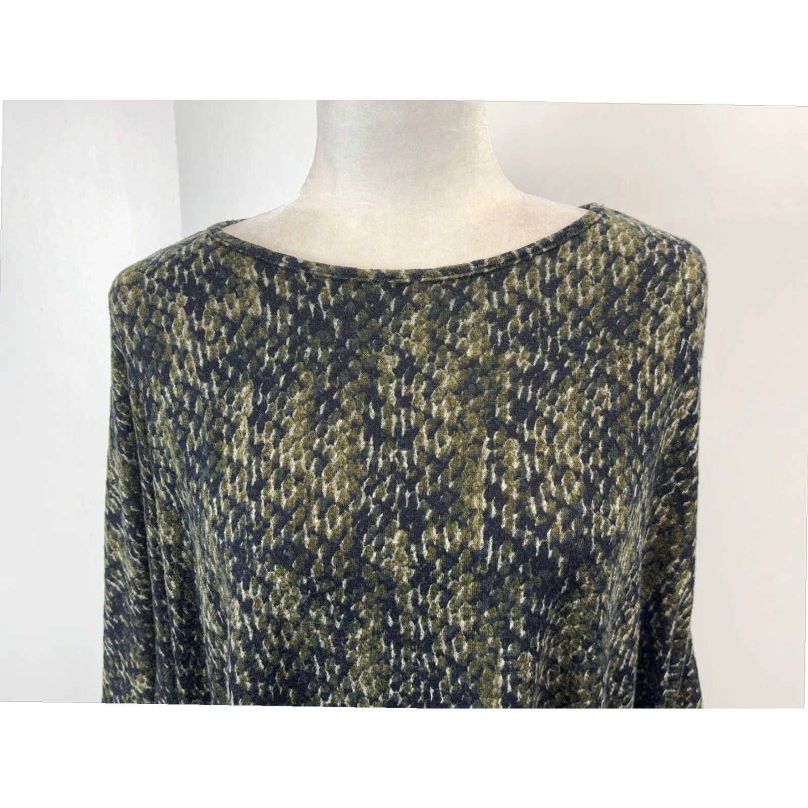 Vintage Clara Sun Woo Women's Green 3/4 Sleeve Tunic Top Shirt Large Relaxed Fit Rayon Blend USA Size L / US 10 / IT 46 - 5 Thumbnail