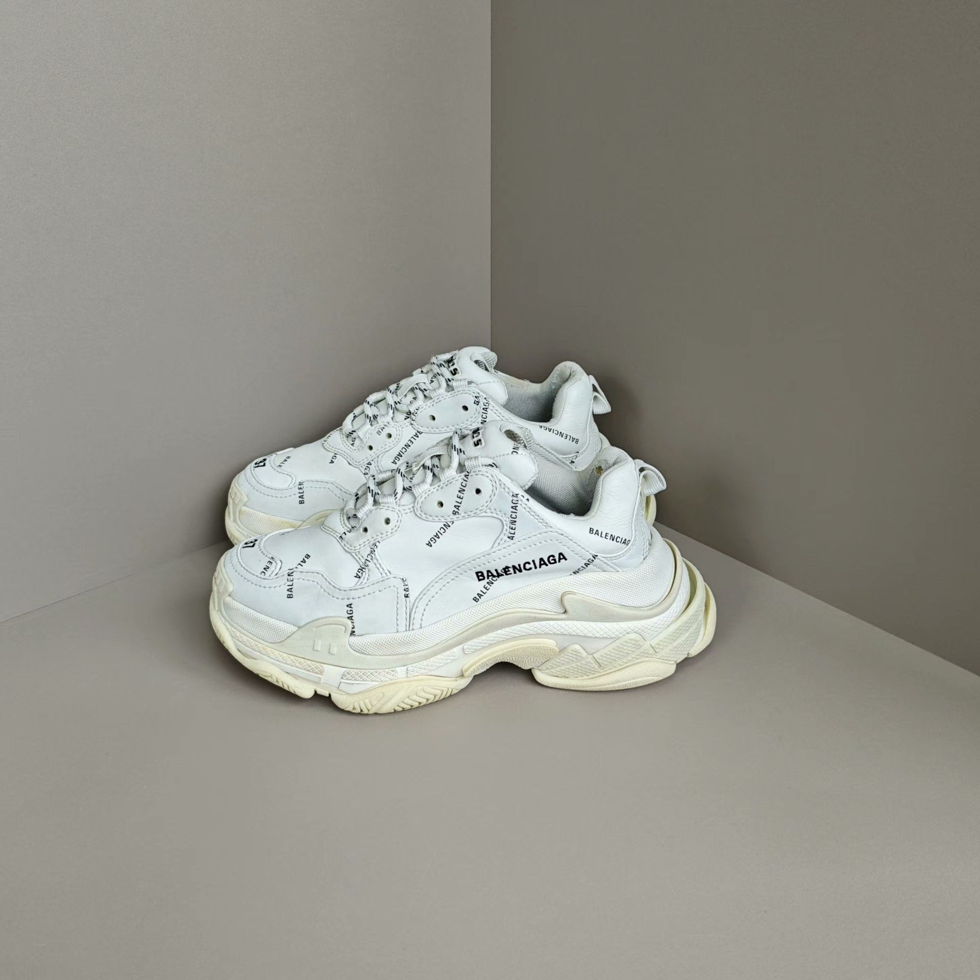 Balenciaga Balenciaga Lowtop Sneakers us_7 Women Size US 7 / IT 37 - 1 Thumbnail