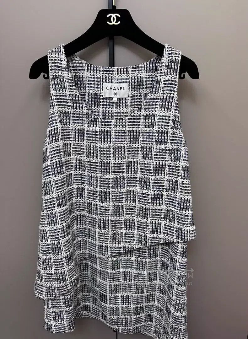 Chanel Chanel 18 Waterfall Series Knitted Sleeveless Dress Size XS / US 0-2 / IT 36-38 - 1 Thumbnail