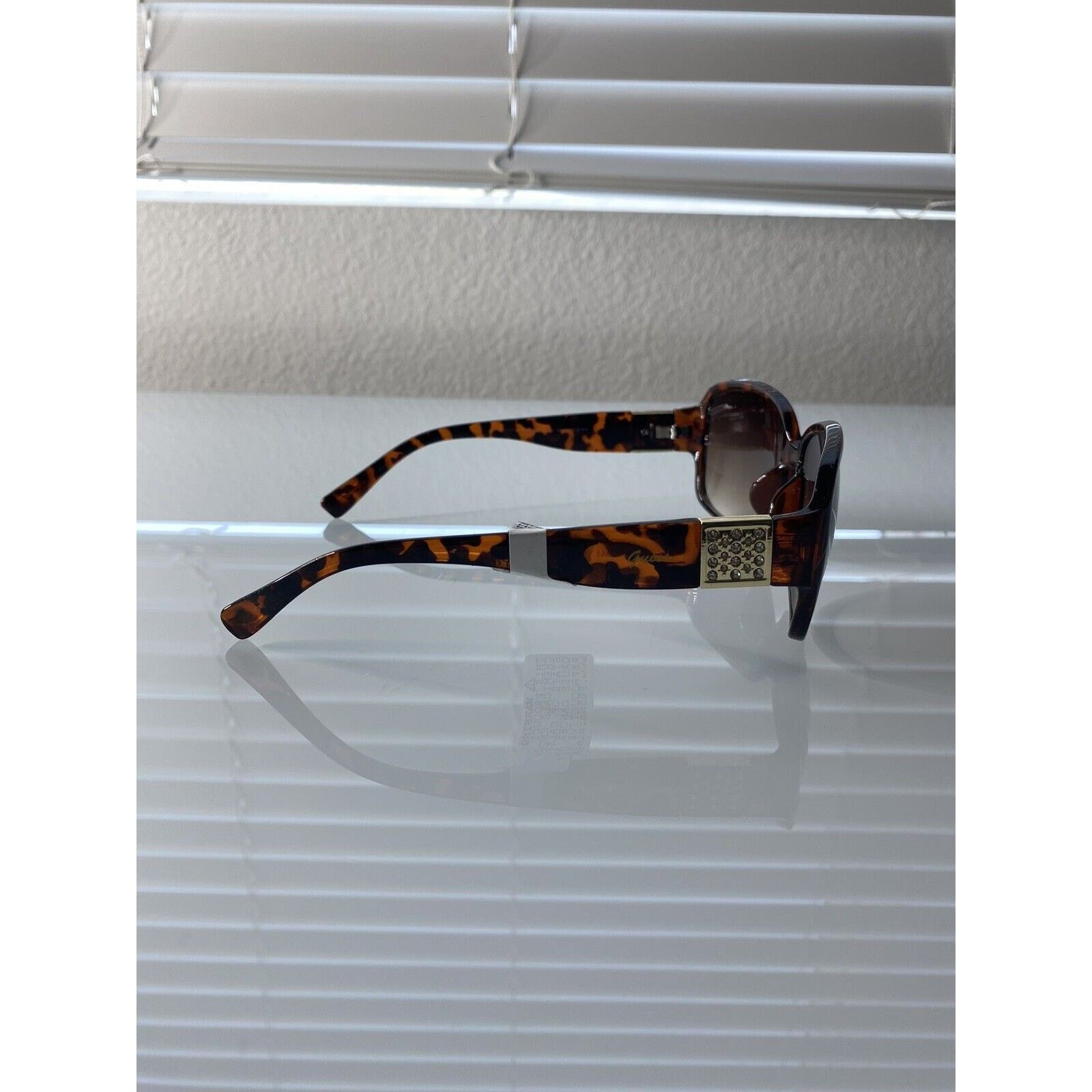 Guess Guess GU639 TO 34A 60-17-135mm Sunglasses - PRE-OWNED Size ONE SIZE - 2 Thumbnail