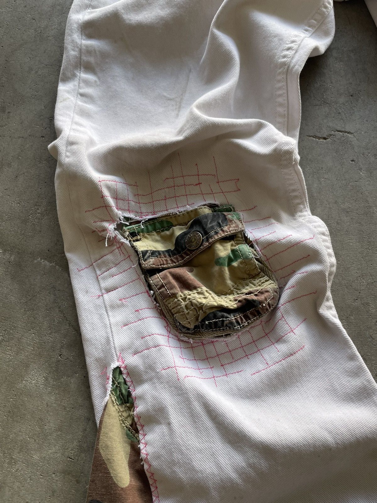 Levi's Custom 1of1 White X Camo flared Jeans Size US 33 - 7 Thumbnail