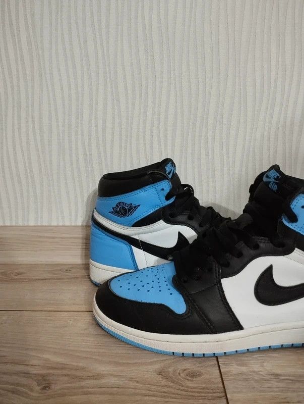 Jordan Brand Air Jordan 1 Retro High OG UNC Toe size 42 Size US 8.5 / EU 41-42 - 2 Thumbnail