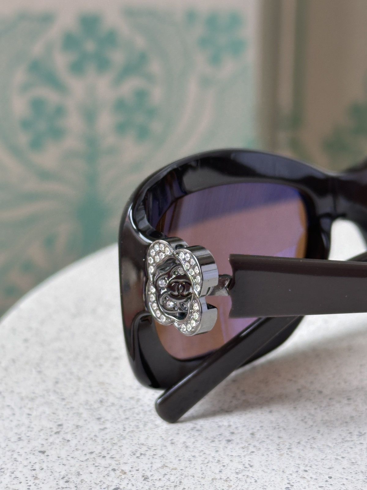 Chanel CHANEL CC Logo Camelia Brown Crystal Swarovski Sunglasses Size ONE SIZE - 10 Thumbnail