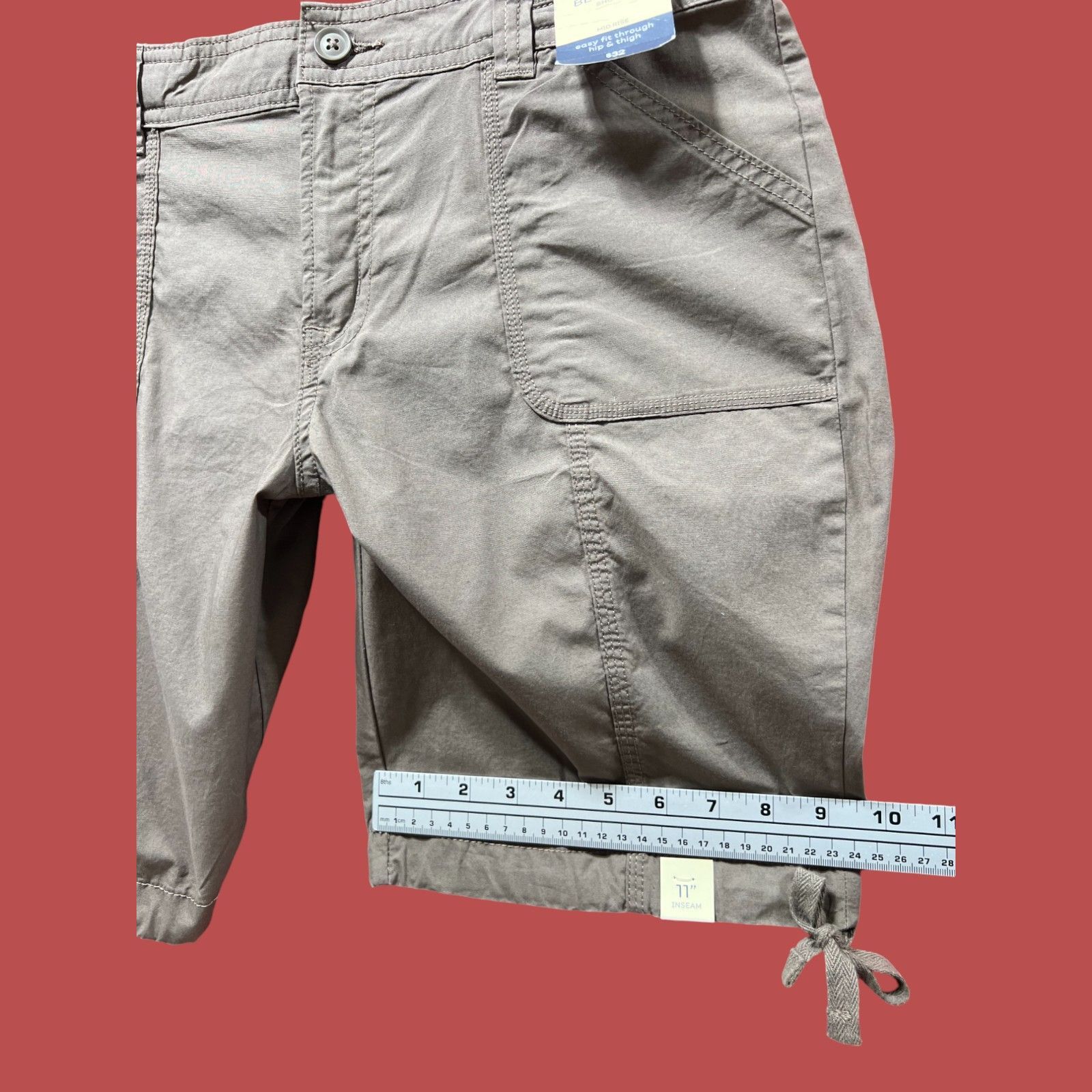 Other St. John's Bay - Women's Mid-Rise Cargo Bermuda Short - Brow Size 34" / US 12 / IT 48 - 9 Thumbnail