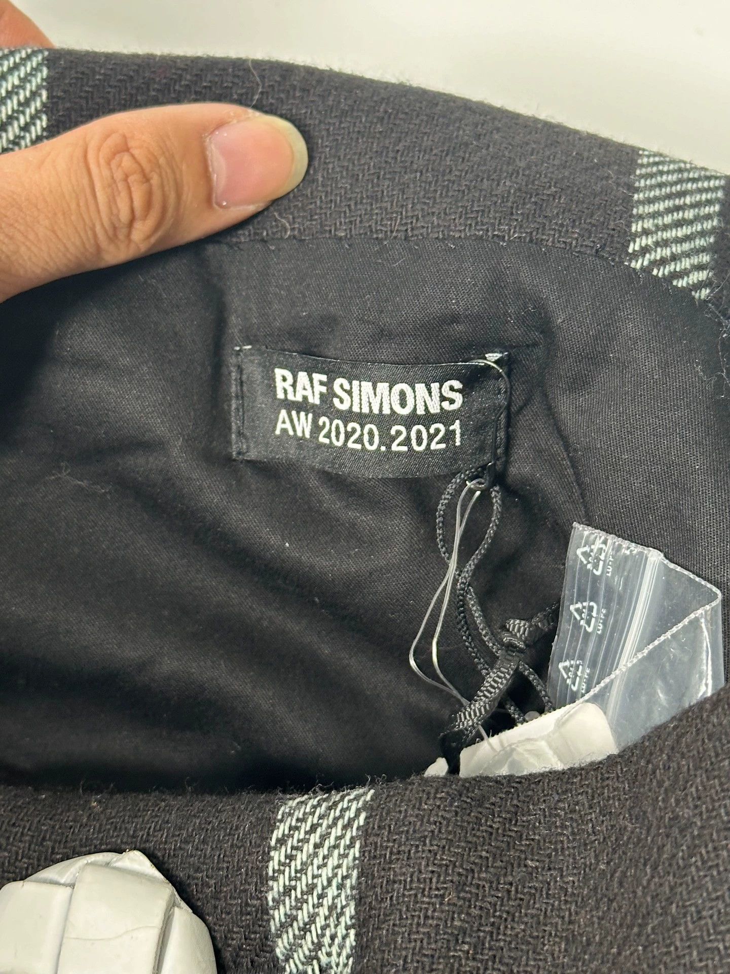 Raf Simons 20FW Check Oversized Walnut Buckle Stole