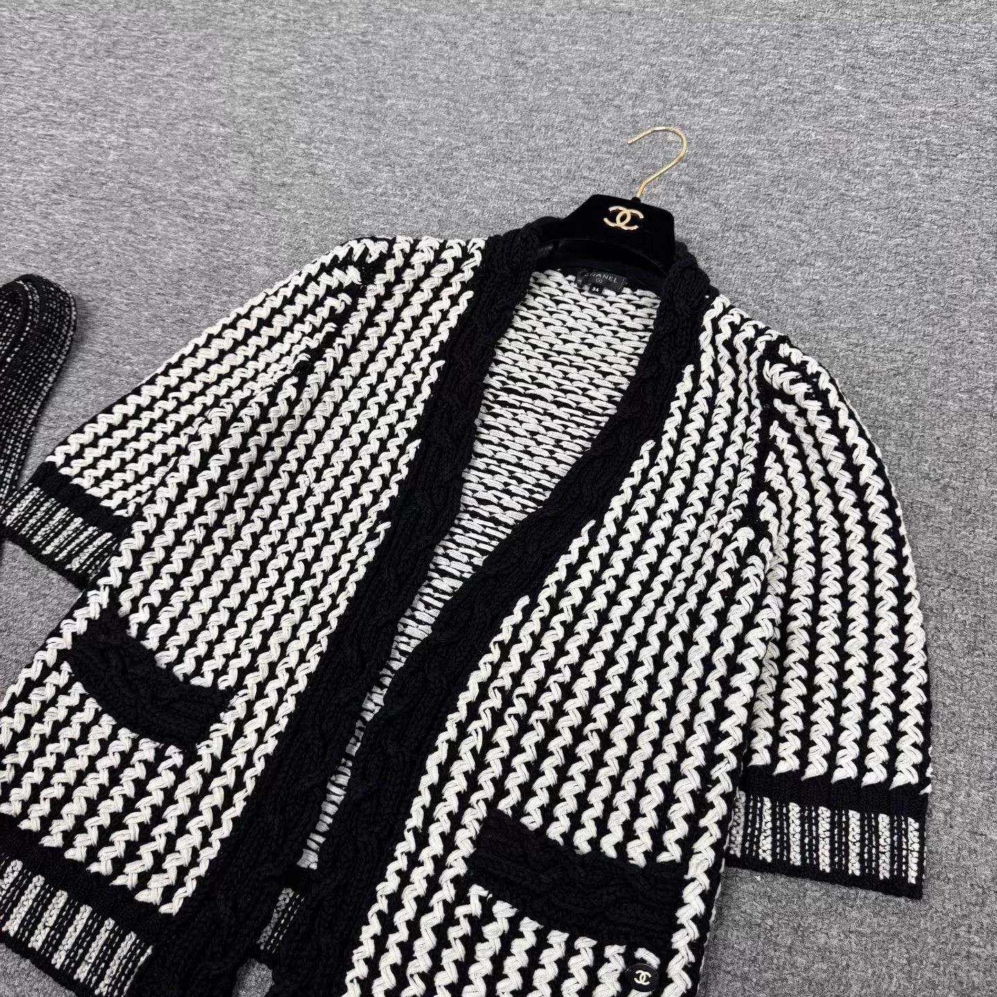 Chanel Chanel Women's B&W Wave V-Neck Belted Cardigan 34 Size XS / US 0-2 / IT 36-38 - 3 Thumbnail