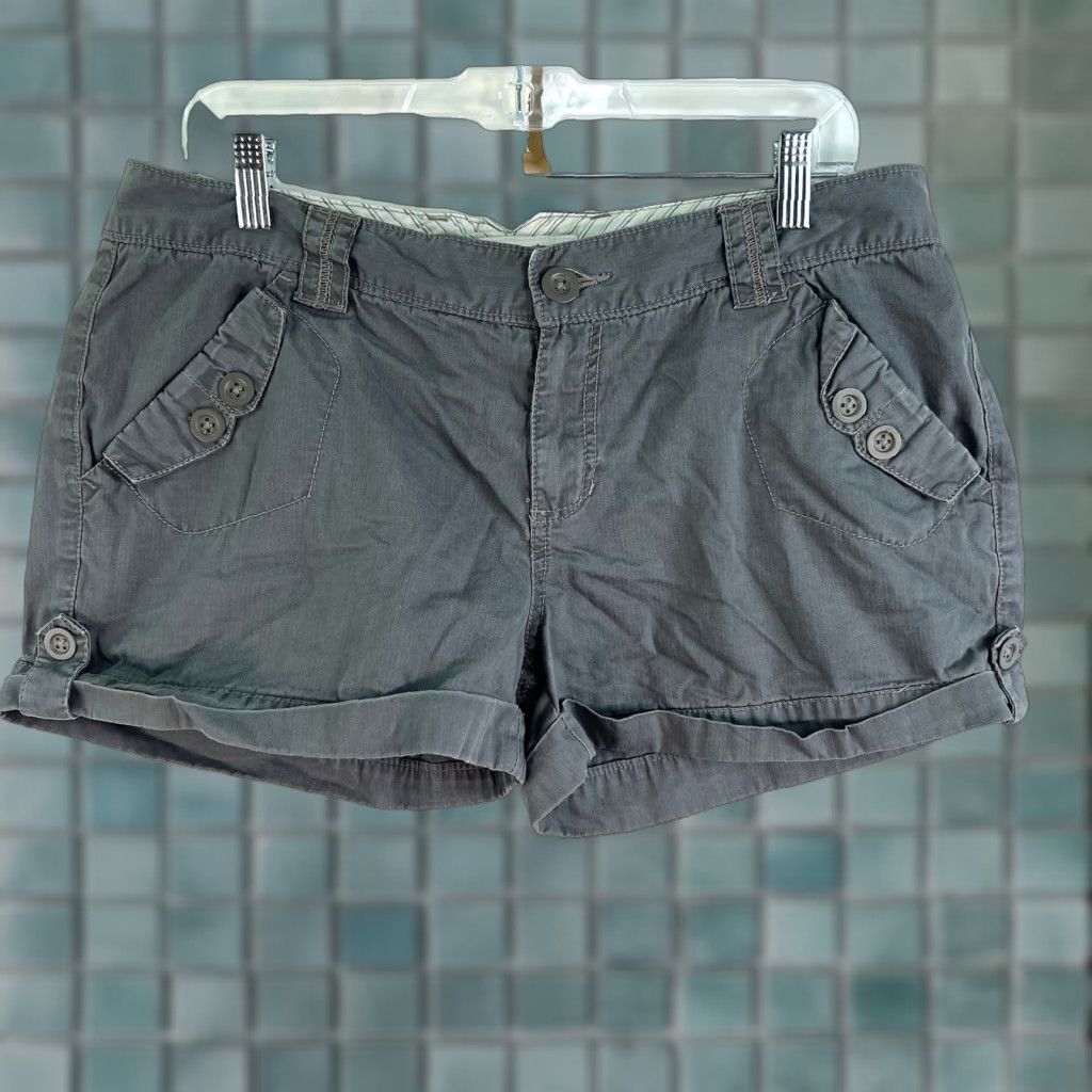 Vintage Aéropostale Shorts Women Size 12 Gray Cuffed Chino 3" Inseam Casual Summer Size 34" / US 12 / IT 48 - 1 Thumbnail