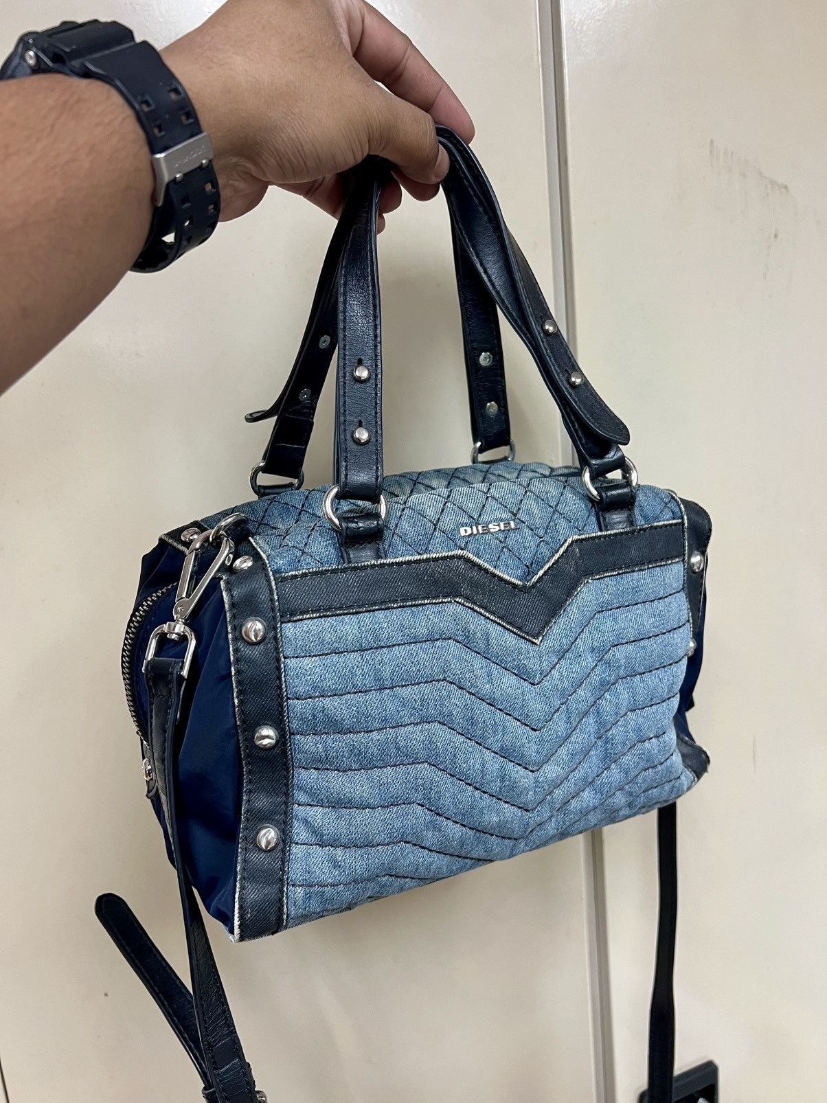 Diesel × Diesel Black Gold × Vintage Vintage Y2K Diesel Two Way Sling Crossbody Bag Size ONE SIZE - 1 Thumbnail
