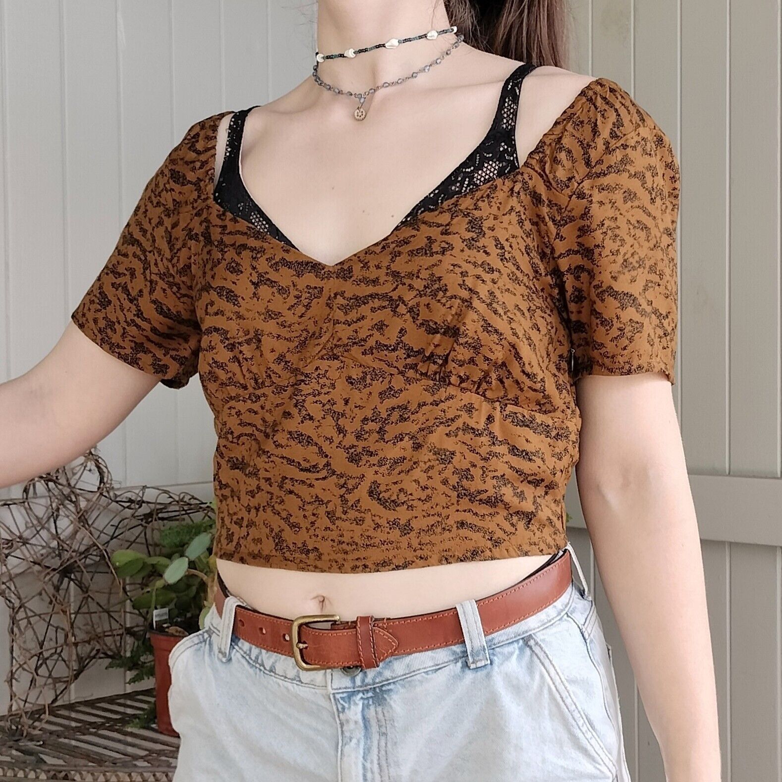 RVCA RVCA Crop Top Bronze Short Sleeve Printed Pleated Casual Size L / US 10 / IT 46 - 3 Thumbnail