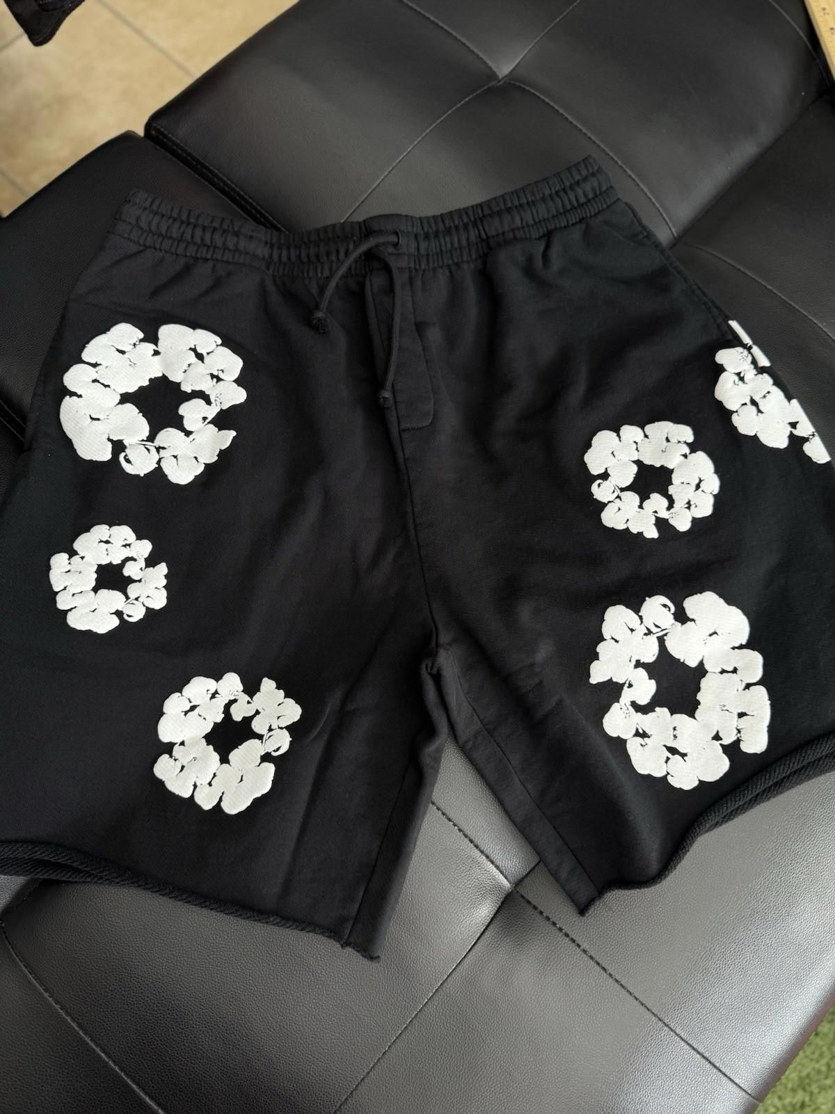 DENIM TEARS ブラックショートパンツ Denim Tears Jean Shorts 'The Cotton Wreath' Black (SS24) 404-010
