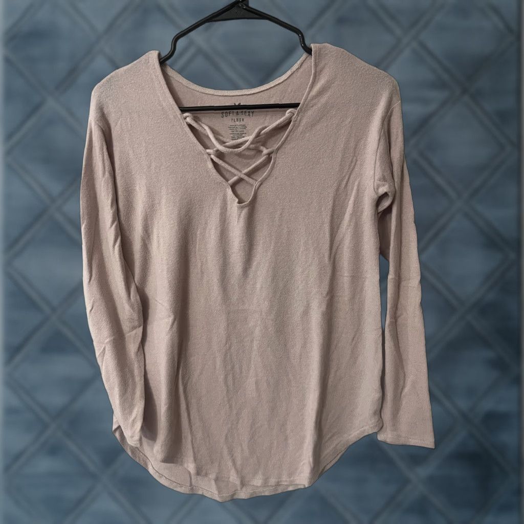American Eagle Outfitters American Eagle Outfitters Soft & Sexy Pink Pullover Top Women's XS V-Neck Long Sleeve Casual Modern Size XS / US 0-2 / IT 36-38 - 1 Thumbnail