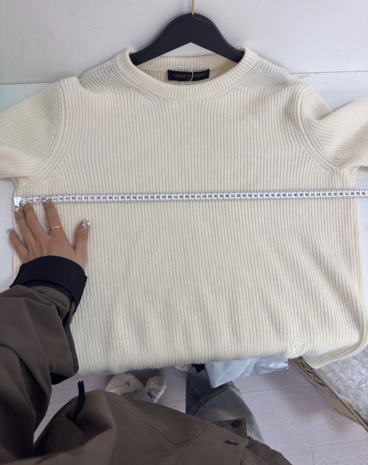Louis Vuitton Louis Vuitton White Cashmere Sweater. Size US M / EU 48-50 / 2 - 4 Thumbnail