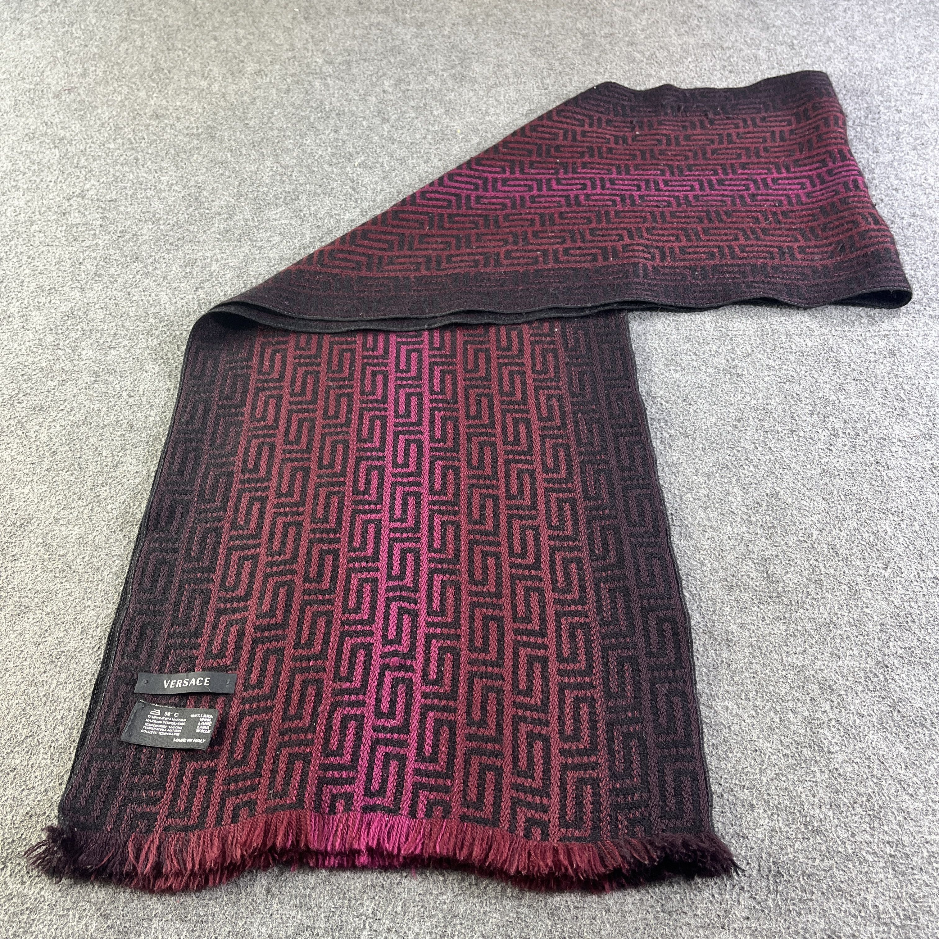 Versace Versace Scarf / Muffler / Neckwear T1158 Size ONE SIZE - 3 Thumbnail