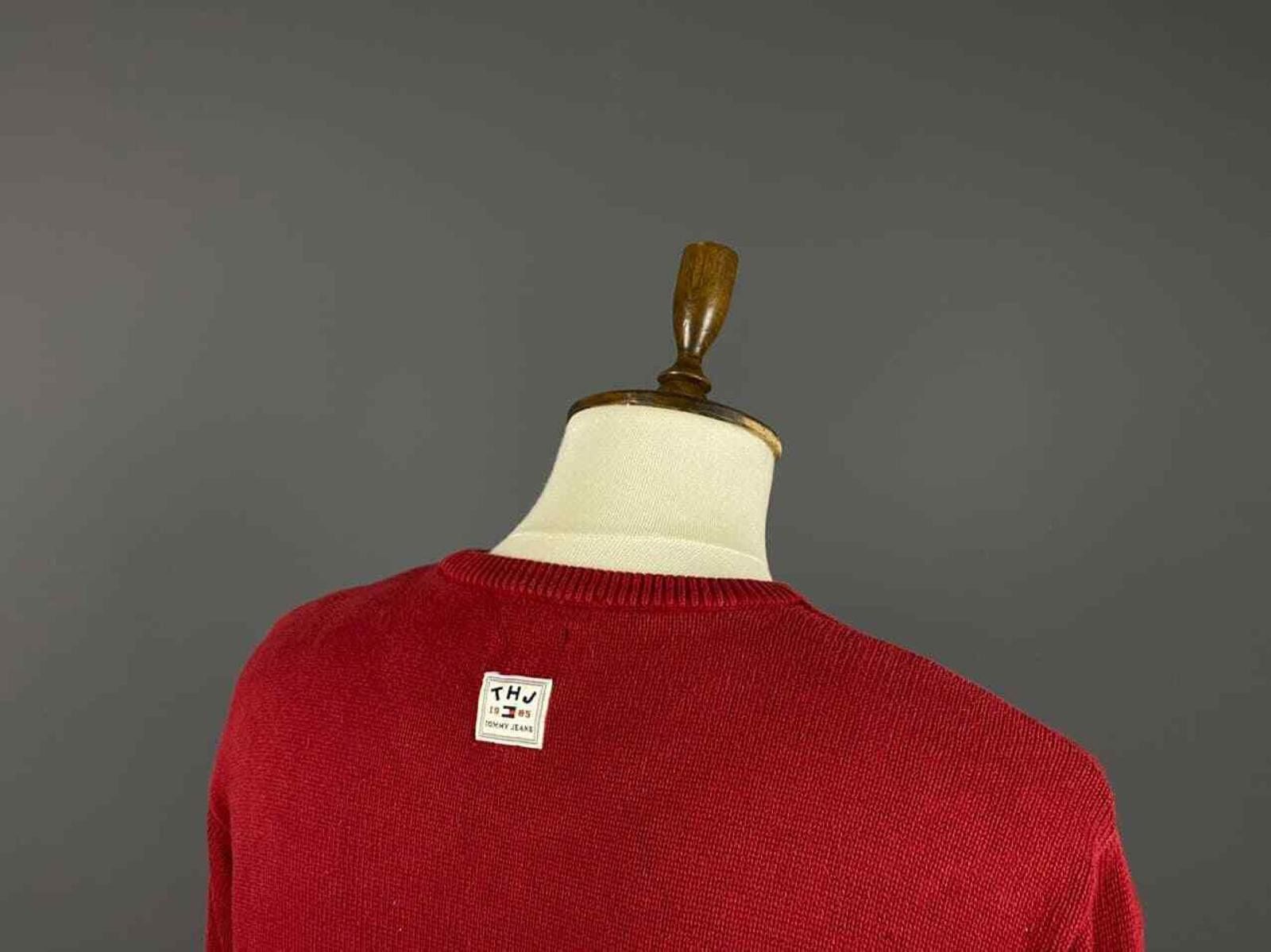 Tommy Hilfiger Vintage Tommy Hilfiger Jeans Crew Neck Sweater Size L Size US L / EU 52-54 / 3 - 6 Thumbnail